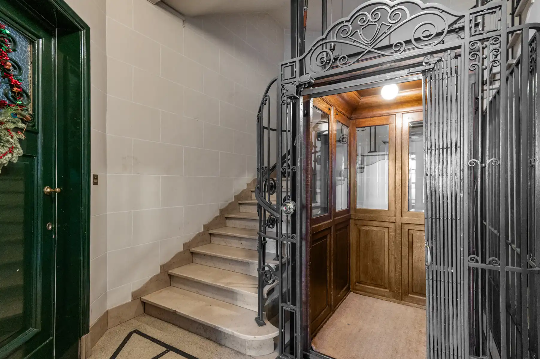 Luxueus gerenoveerd 2 slpk appartement in Art Deco-gebouw foto 8