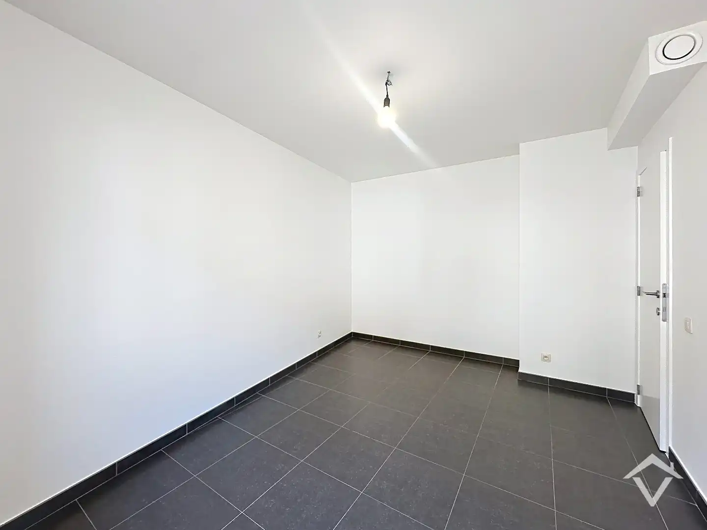 Instapklaar gelijkvloers appartement met staanplaats te Gistel foto 24
