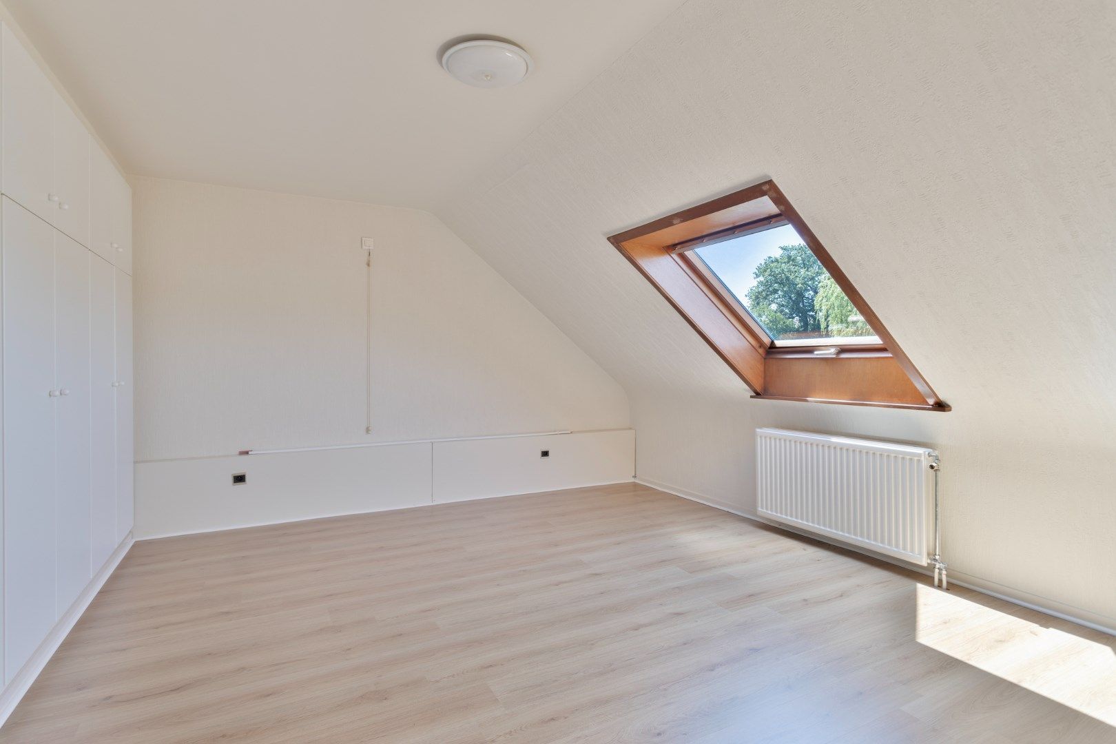 Ruime energiezuinige woning met 4 slpks, 2 badkamers en leefveranda !  foto 10