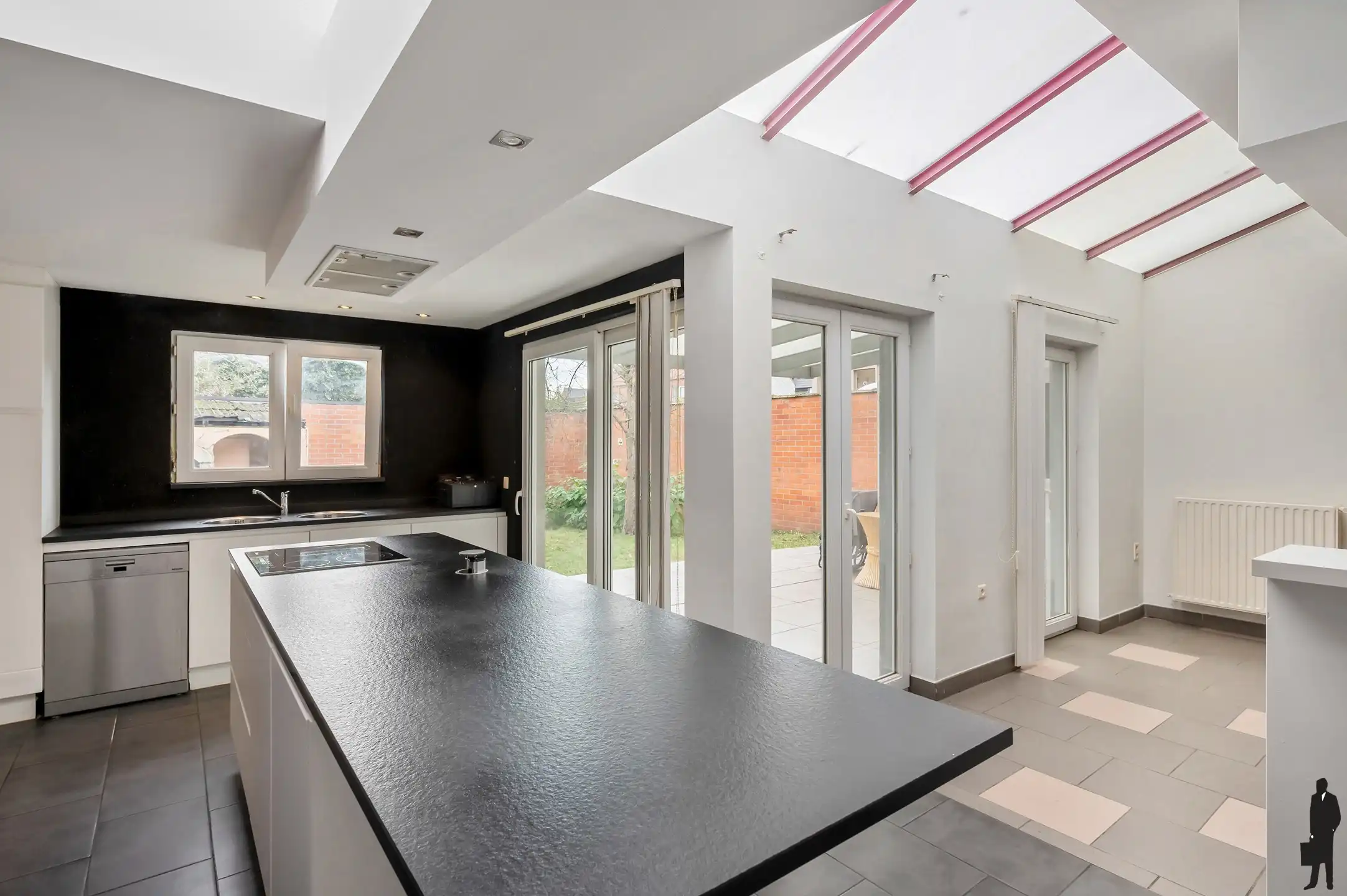 Op te frissen HOB pal in centrum! foto 14