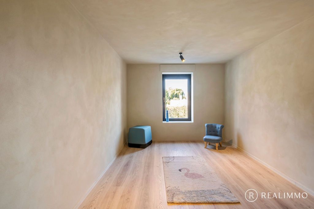 Stijlvol gerenoveerde woning met 3 slaapkamers in Sint-Denijs foto 12