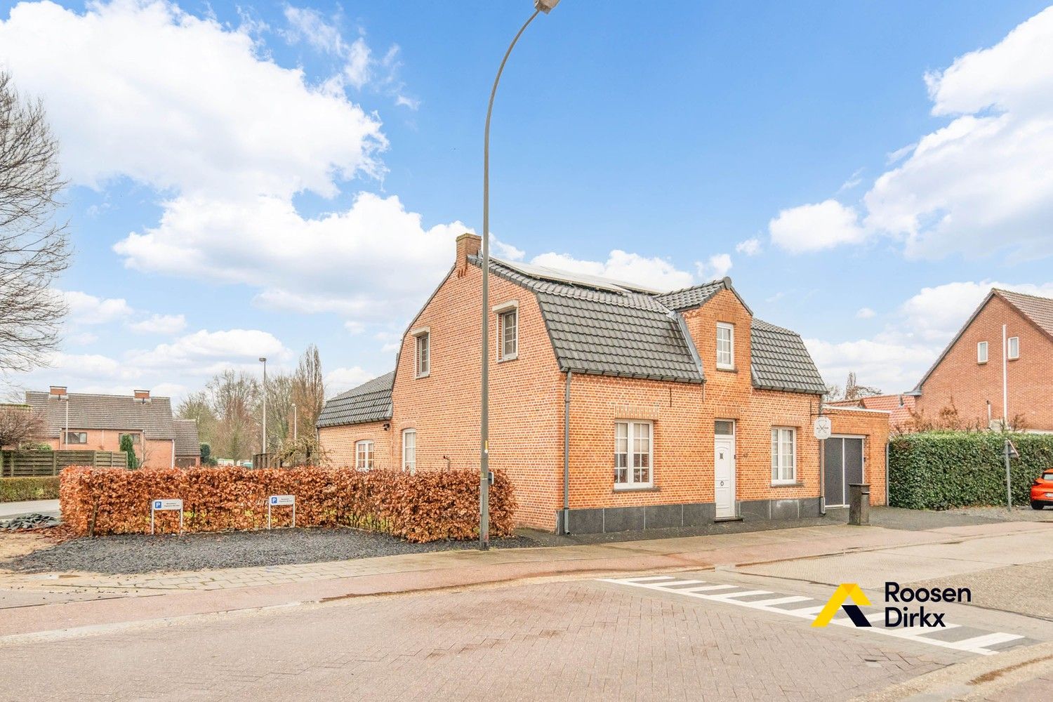 Karaktervolle gezinswoning met 3 slaapkamers, praktijkruimte en pool house op 6a13ca foto 2