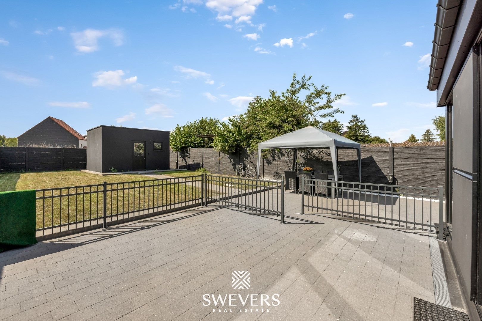 Stijlvol wonen op een ruim perceel met 4 slaapkamers en topafwerking foto 32