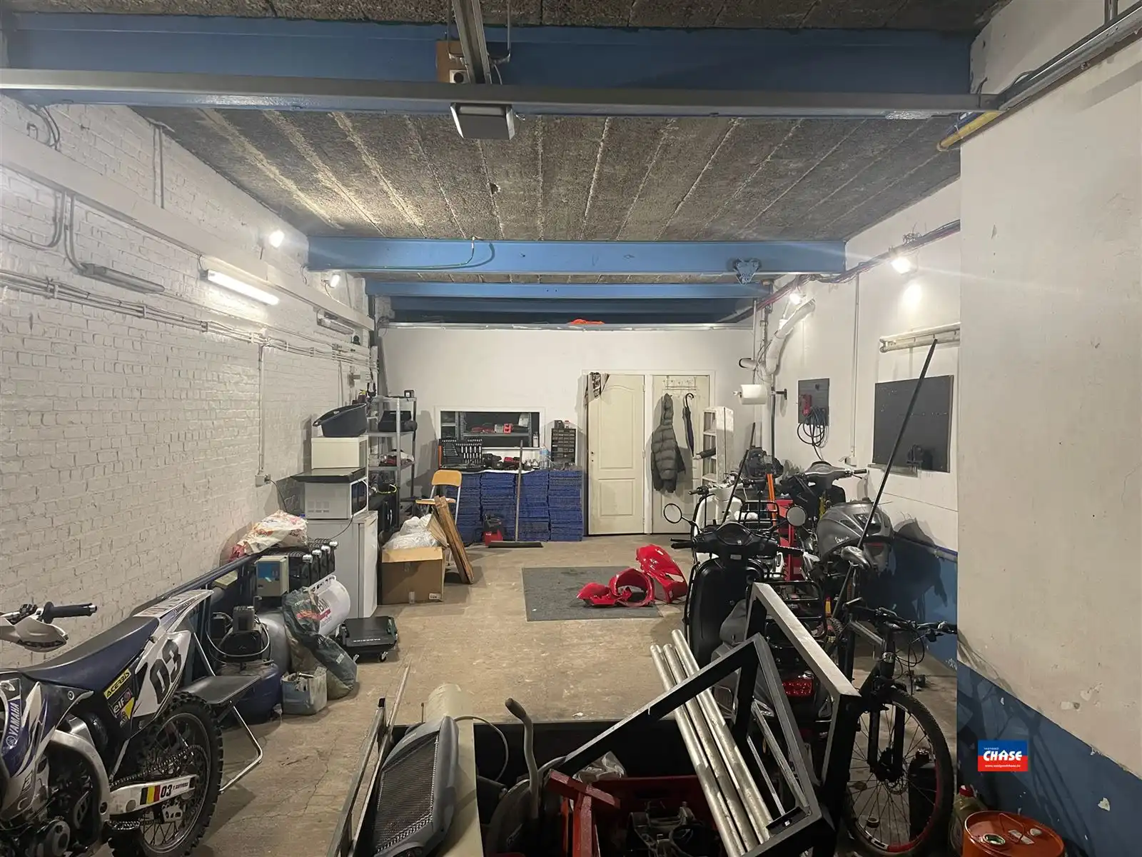 Magazijn / Opslagruimte met automatische sectionale poort foto 6