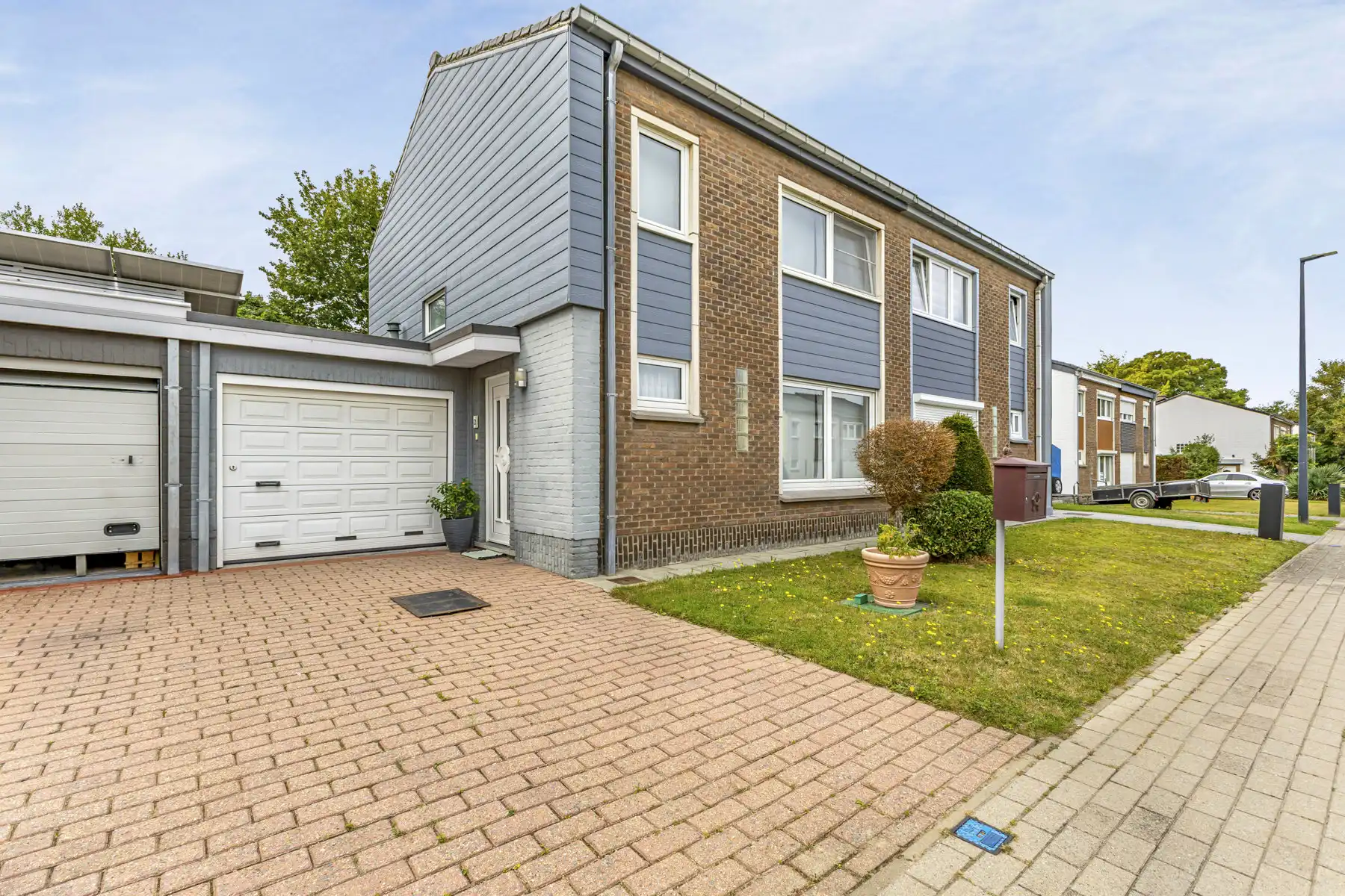 Woning met 3 slaapkamers, tuin en garage foto 2