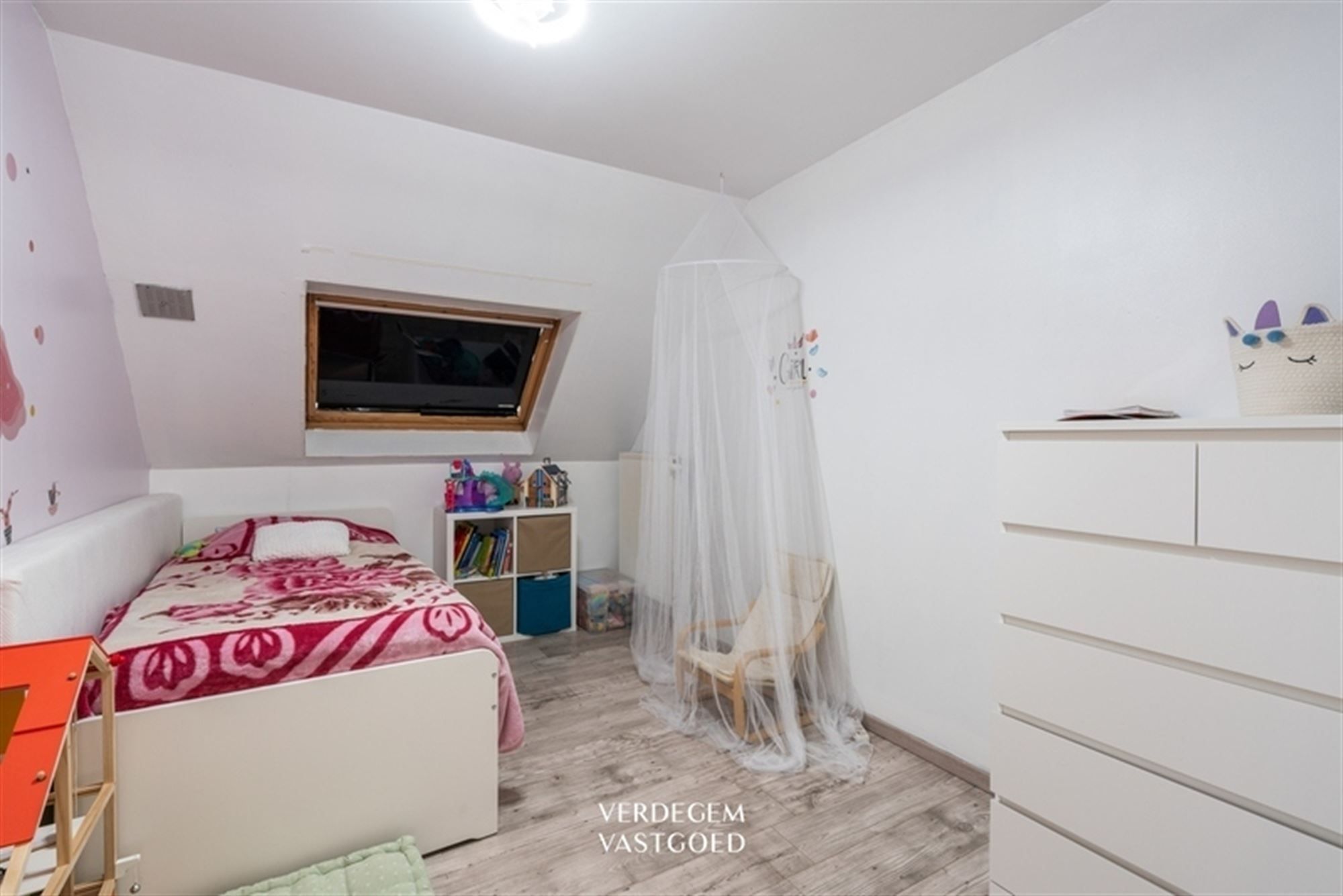 Instapklare woning met tuin, 3 slaapkamers en garage foto 9