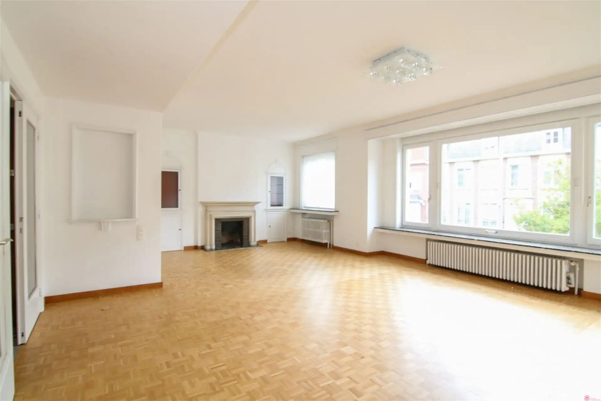 Ruim appartement in residentiële straat foto 4