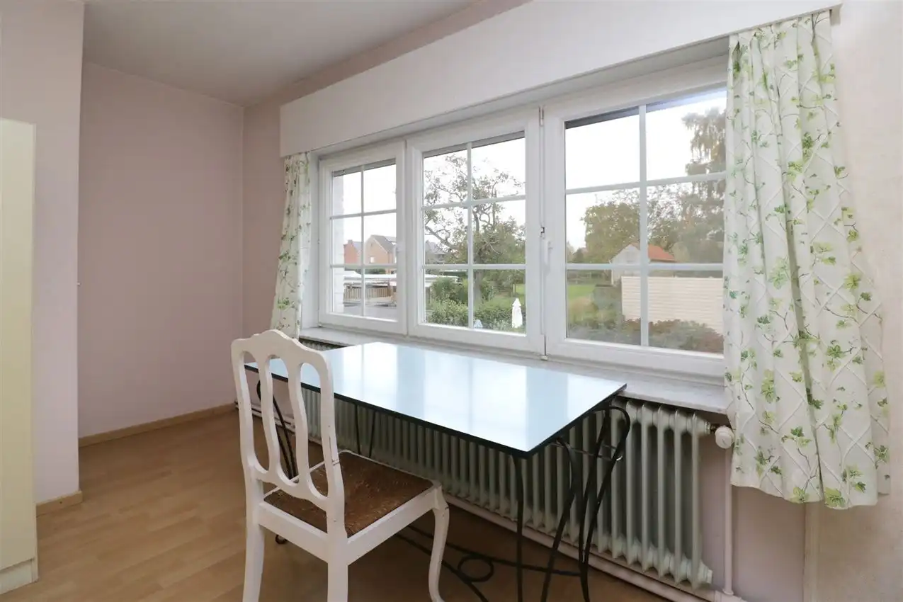 label c, nabij station, garage voor vijf wagens foto 37