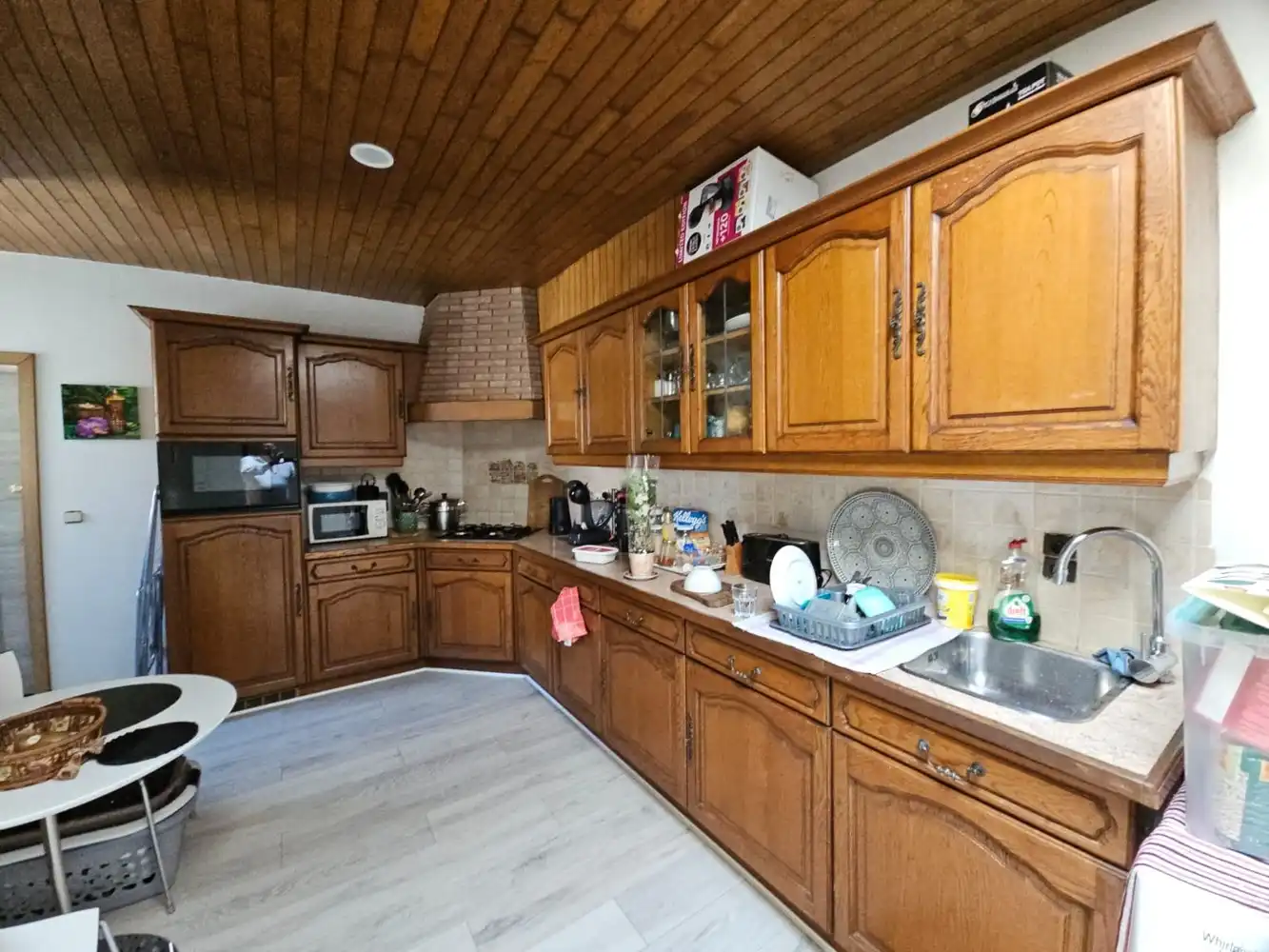 Ruime woning met tuin, 4 slaapkamers en 2 garages foto 5