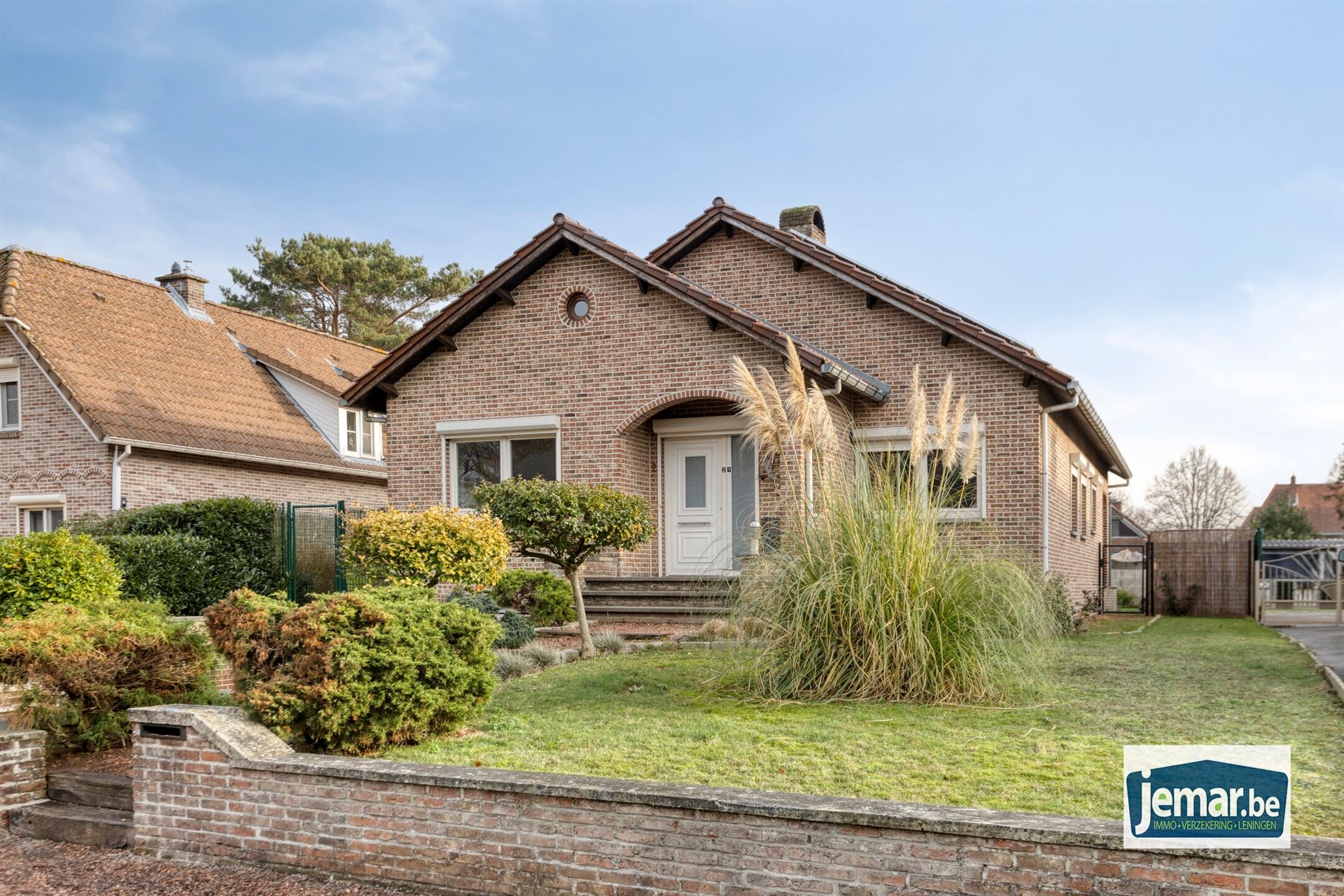 Vrijstaande bungalow woning met 3 slaapkamers en inpandige garage  foto 3