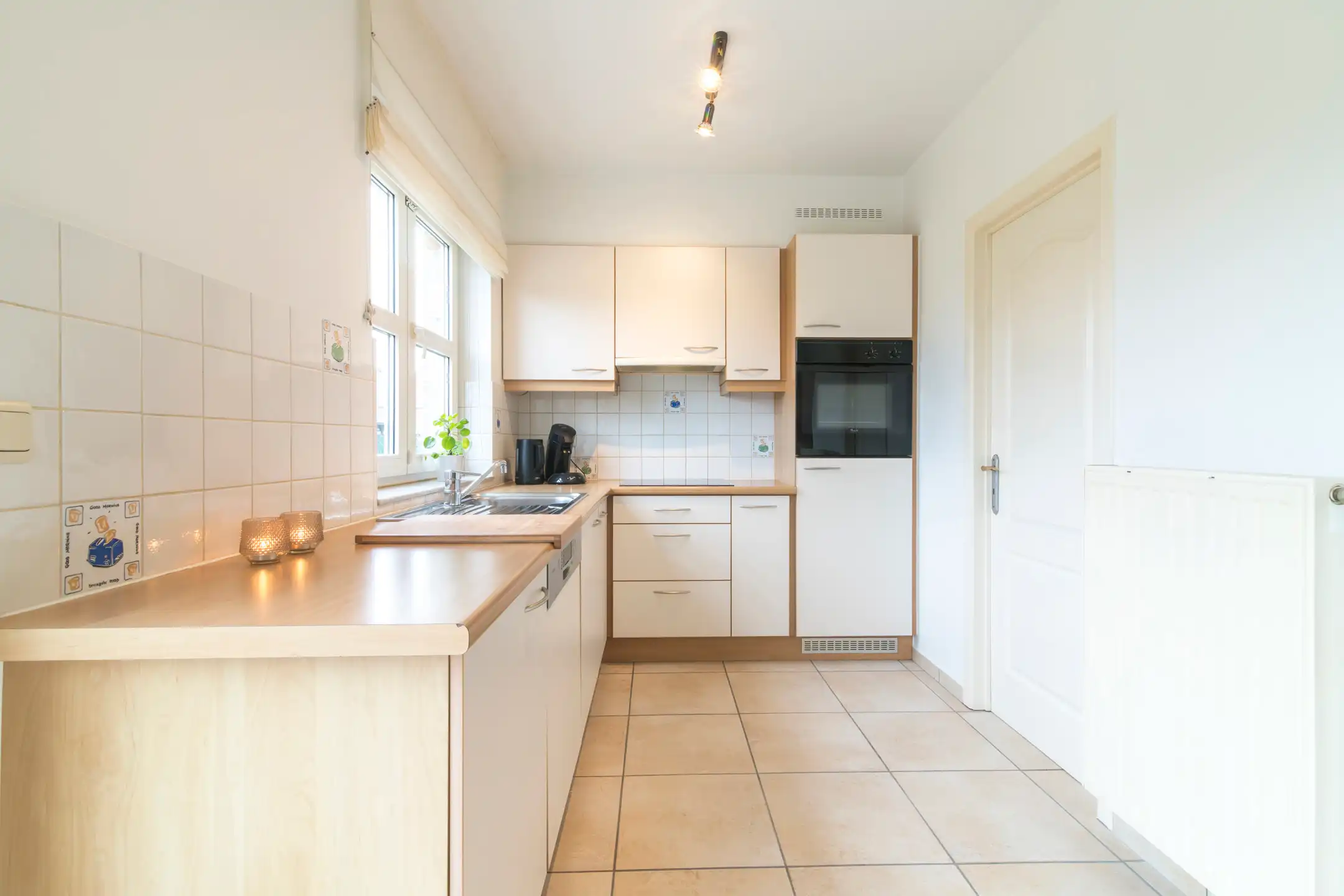 Gelijkvloers appartement met aparte ingang en privétuin foto 13