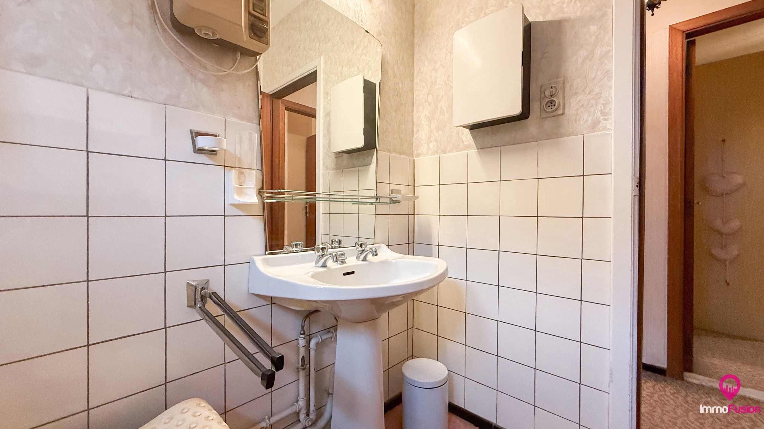 Bungalow met grote werkplaats en weide op 42 are in Alken foto 12