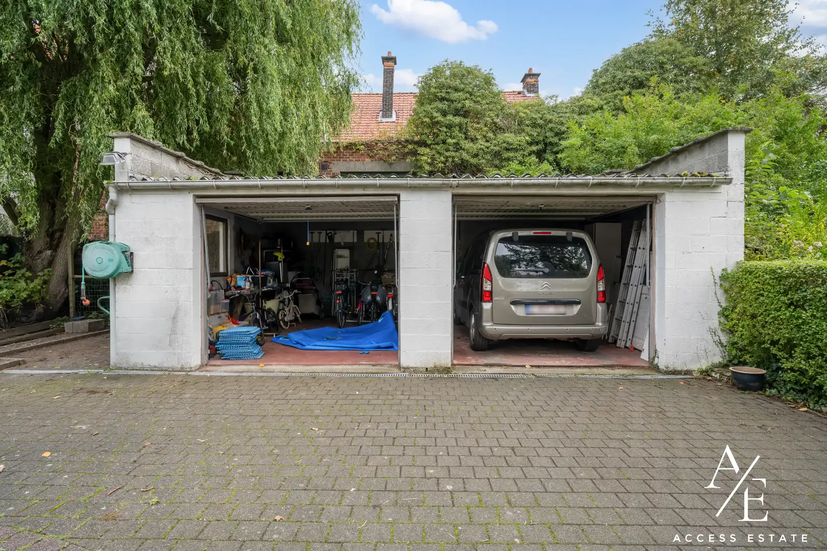 Ruime, gerenoveerde woning met prachtige stadstuin (600m²) en dubbele garage foto 29