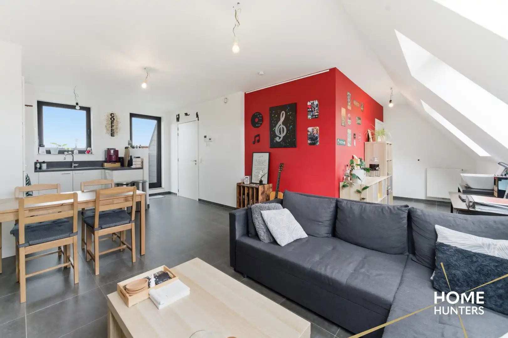 Stijlvol en lichtrijk appartement met terras in het hart van Ieper foto 4