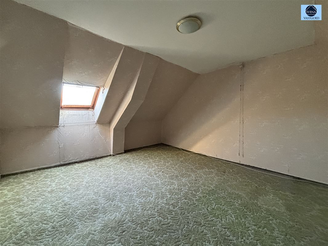 TE RENOVEREN WONING OP 4 ARE 40 IN RUSTIGE OMGEVING. foto 5