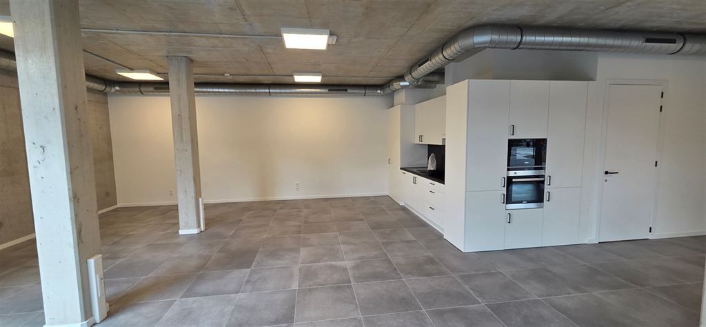 Zeer mooie handelsruimte/kantoor op fantastische locatie foto 4