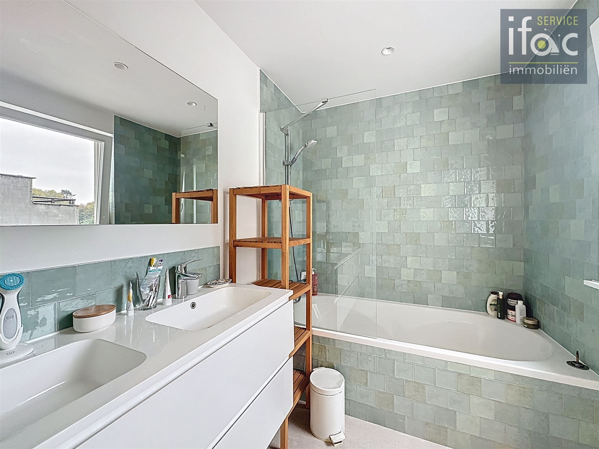 Fantastisch gerenoveerde rijwoning met 4 slaapkamers foto 7