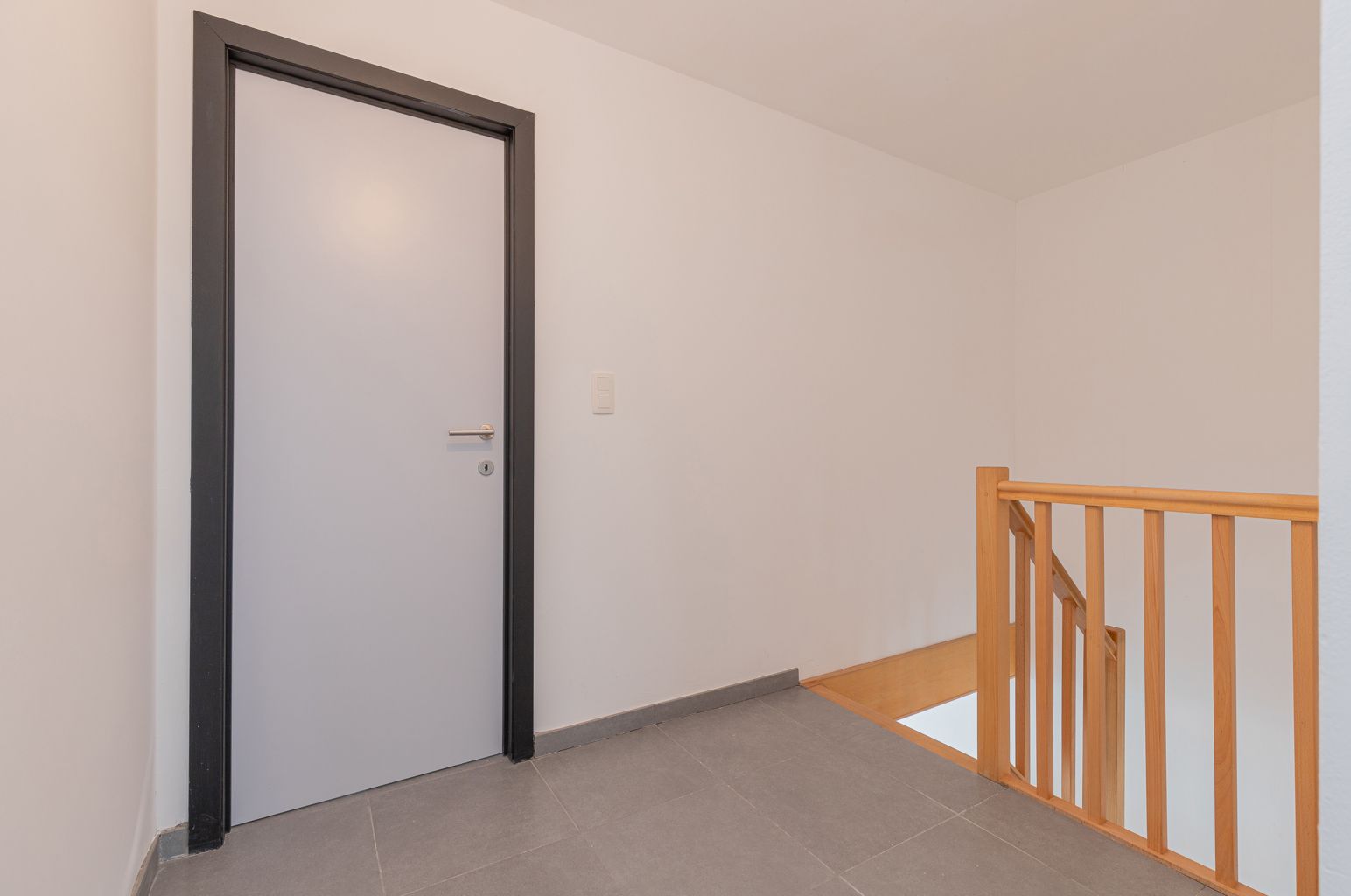 Gerenoveerd appartement met terras van 17m² en 2 slaapkamers foto 11