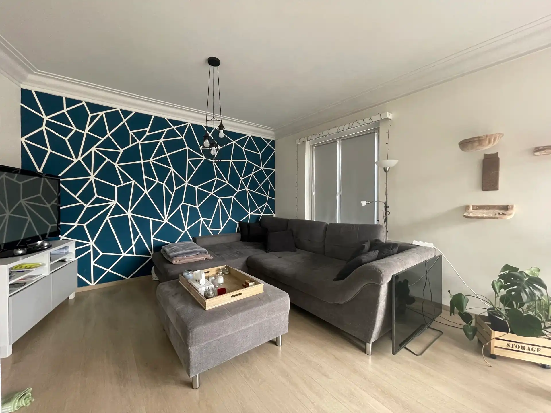 Ruim en lichtrijk 2-slaapkamerappartement met terras in Merksem foto {{pictureIndex}}