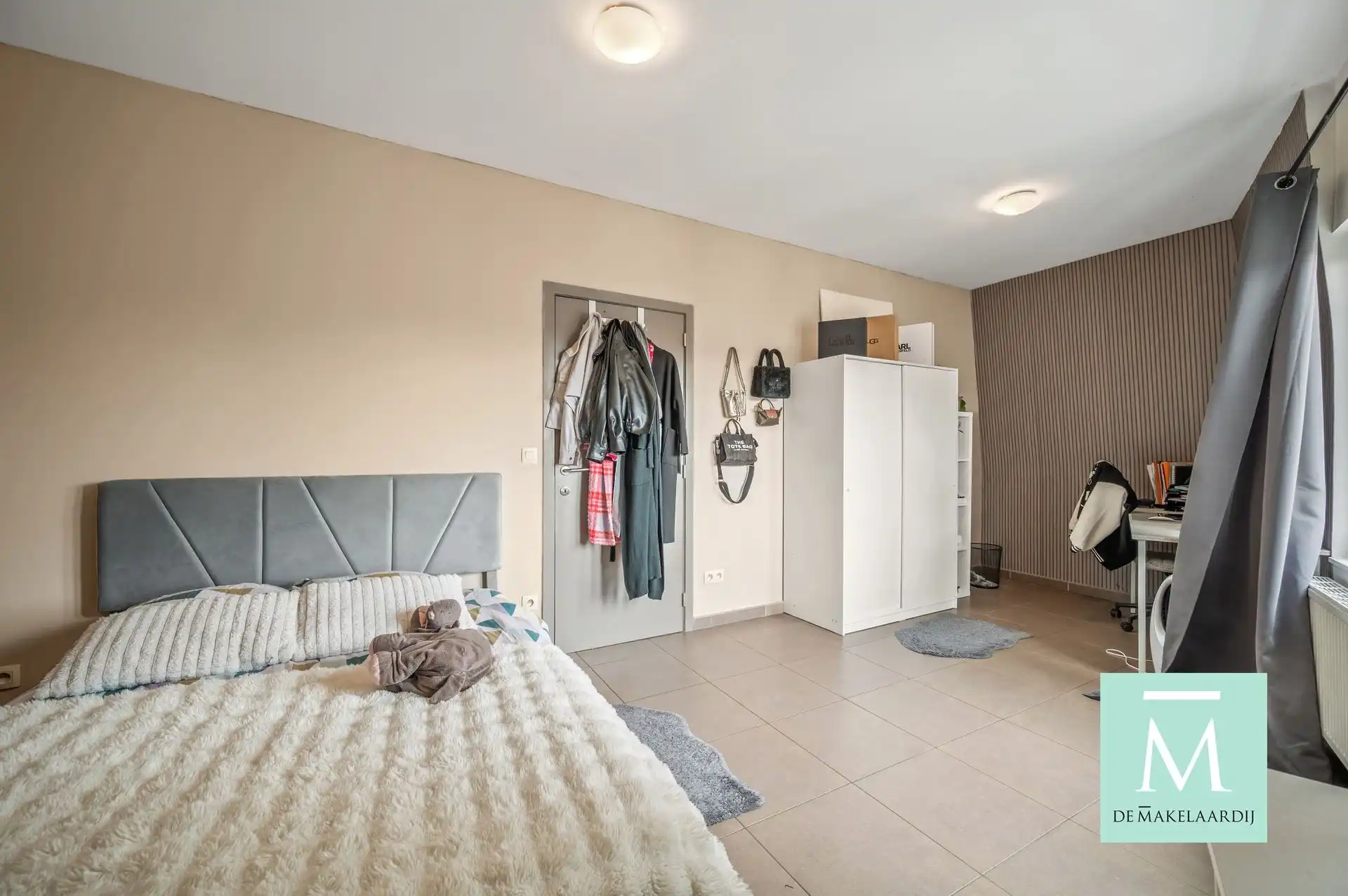 Ruim (110m²) en lichtrijk 2-slaapkamerappartement op strategische ligging! foto 9