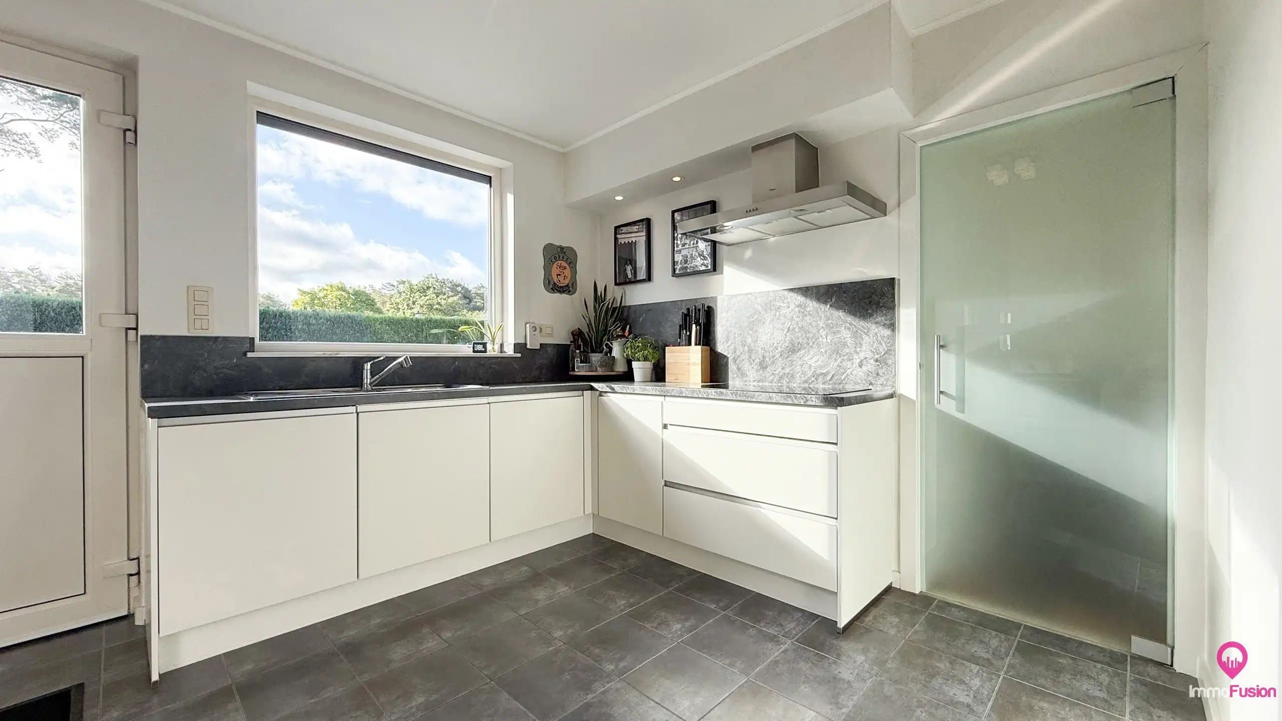 Stijlvolle, instapklare woning met 3slpk + veel lichtinval! foto 11