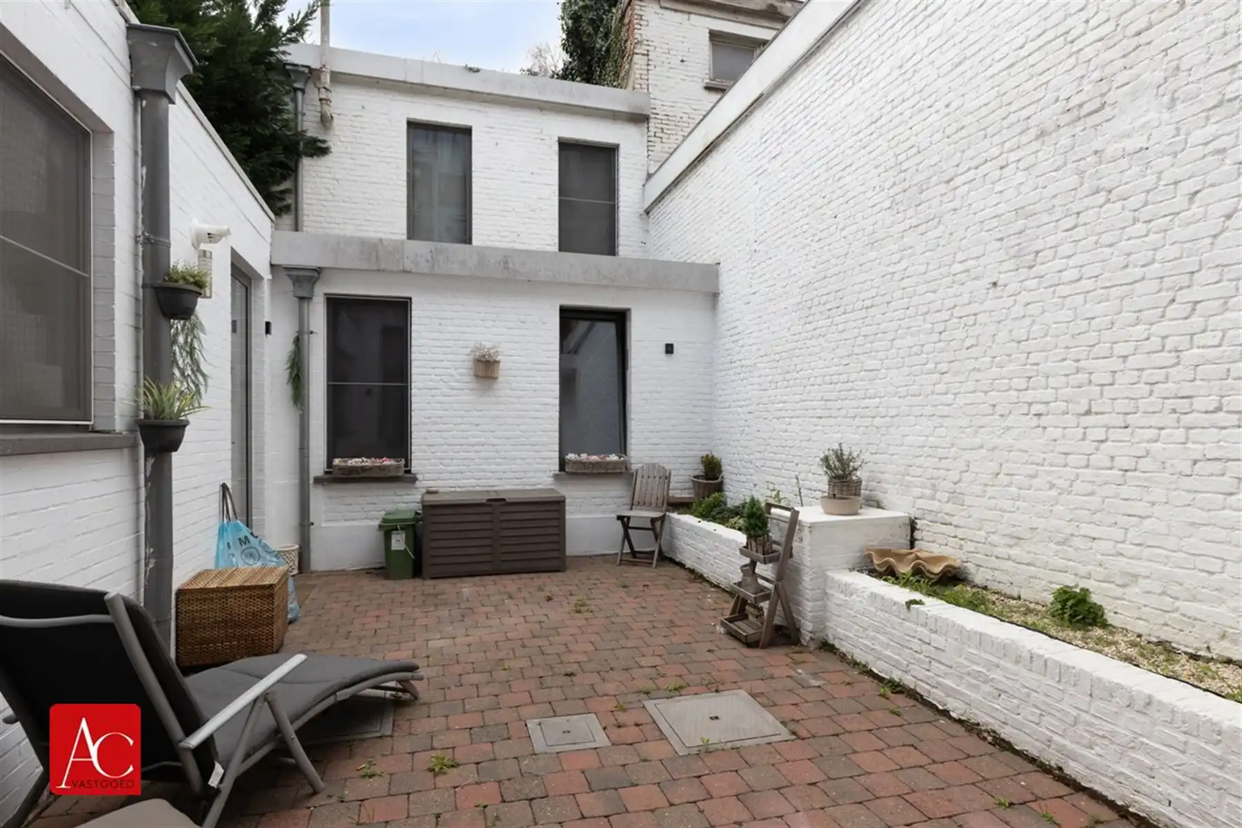 Appartementsgebouw bestaande uit 3 eenheden foto 41