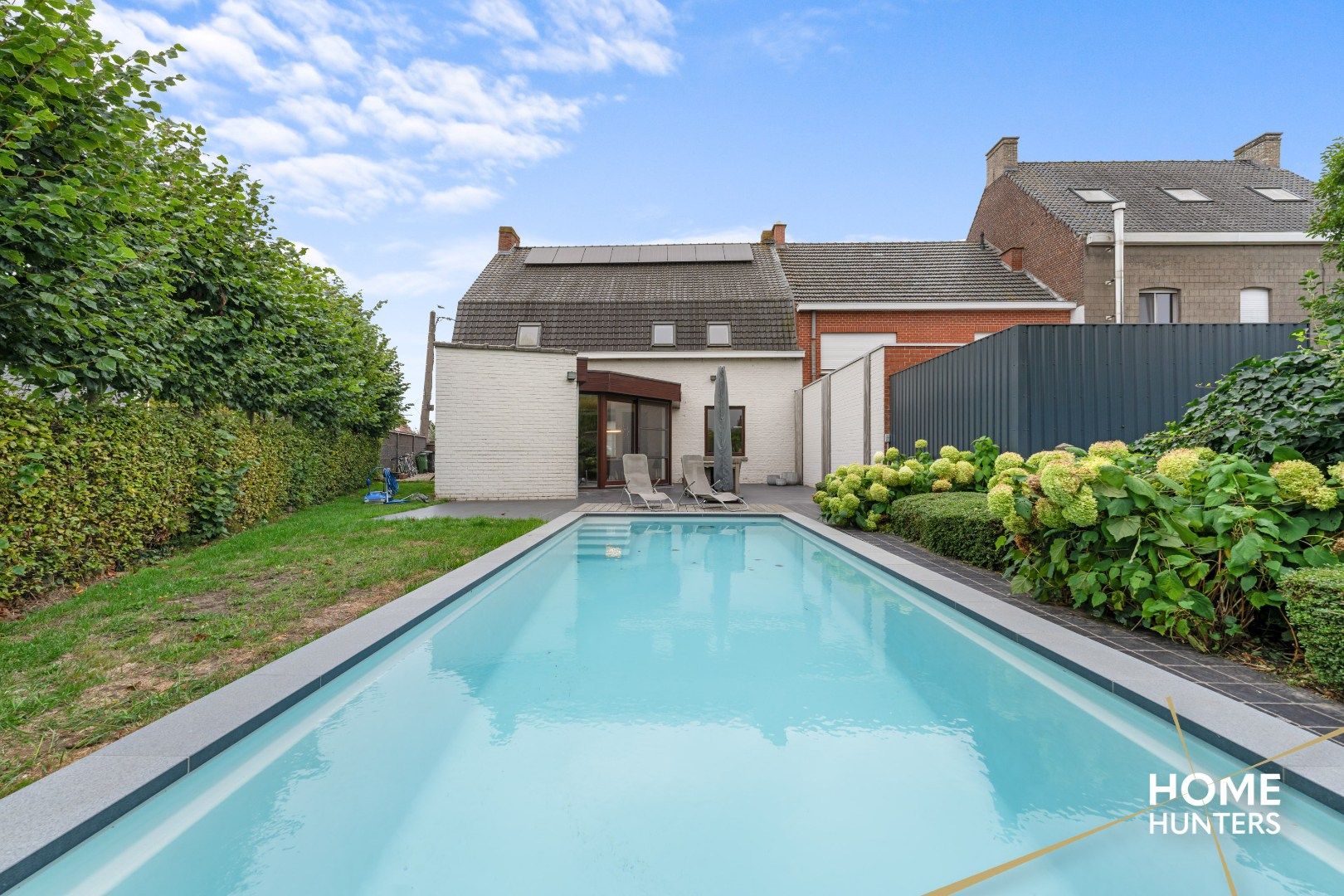 Ruime woning met 4 slaapkamers, een ruime zonnige tuin met verwarmd zwembad foto 5