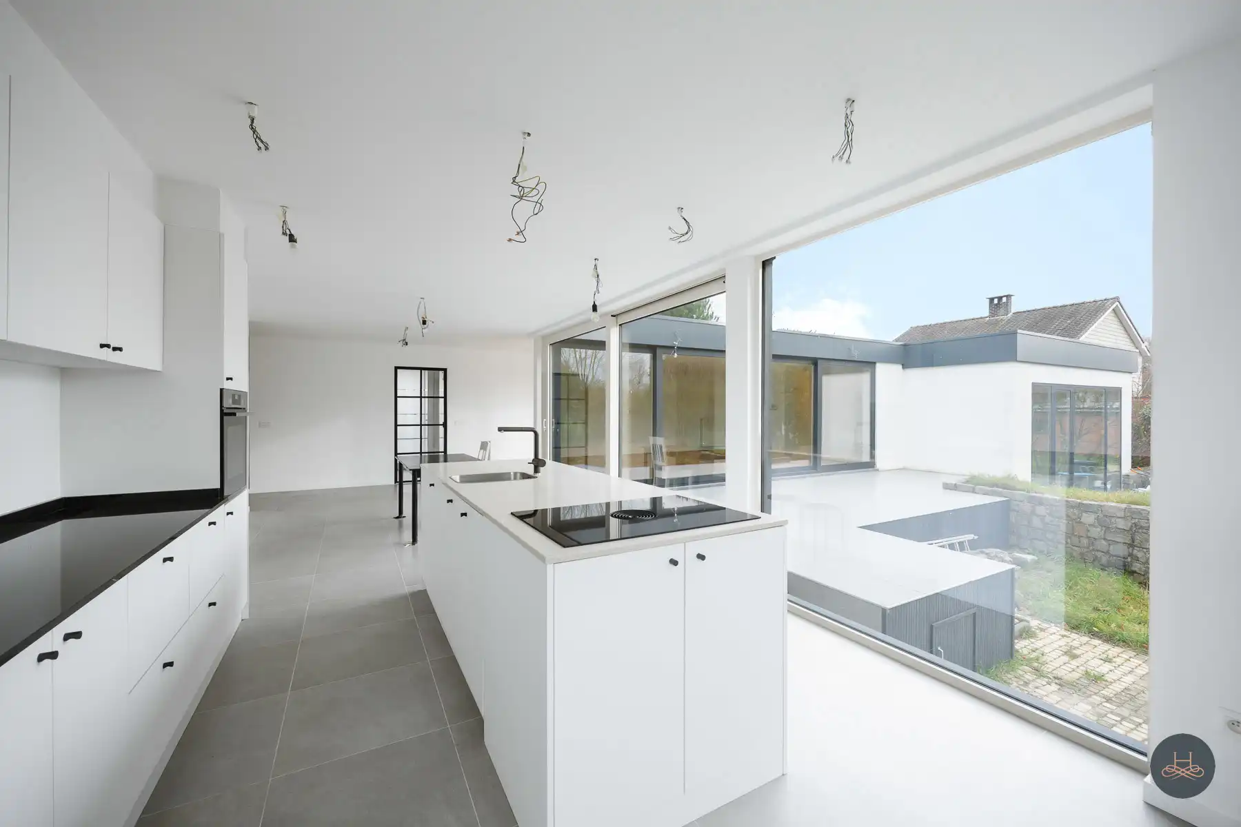 Vernieuwbouwvilla met praktijkruimte in rustige buurt foto 9