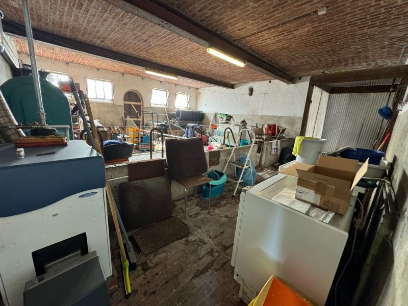 Ruime te renoveren hoeve gelegen in het groen op 1182m². foto 4