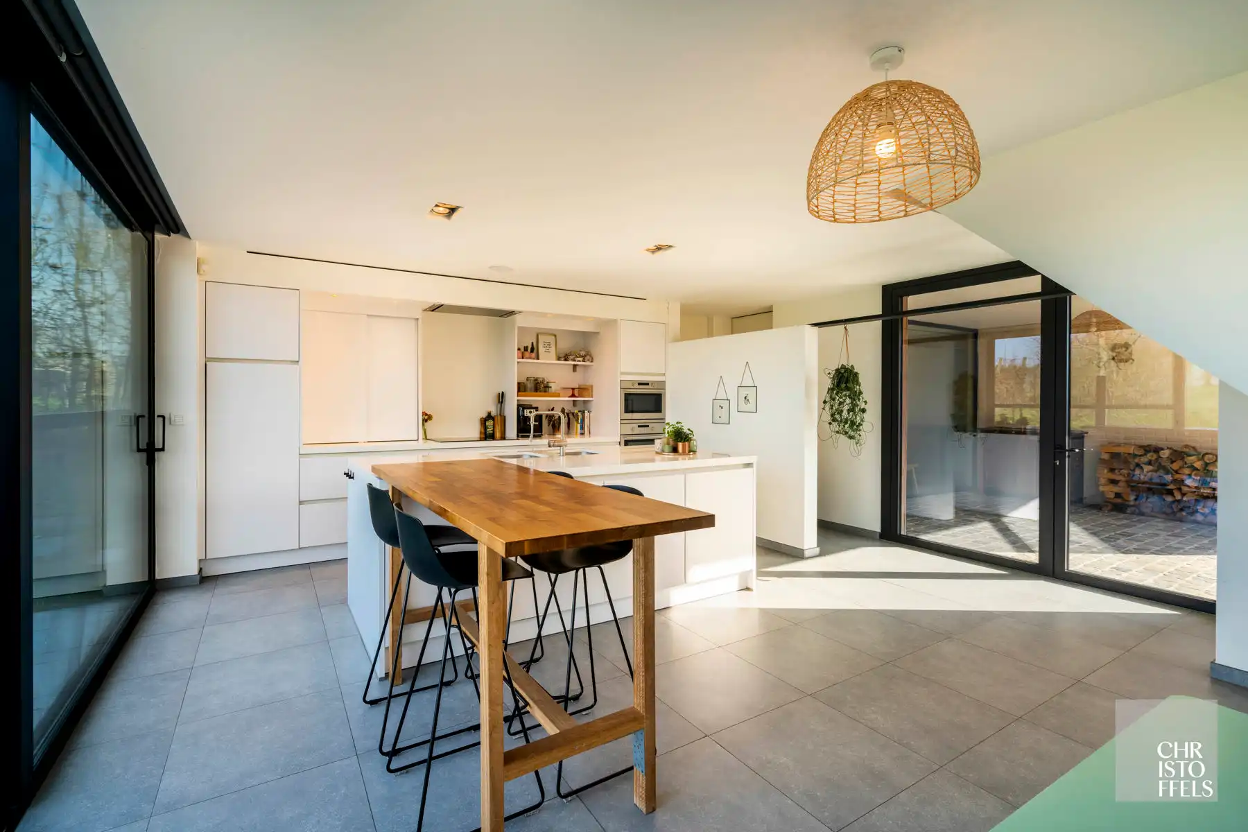 Exclusieve vierkantshoeve met buitenzwembad en vrij uitzicht op perceel van 3.213m² foto 6