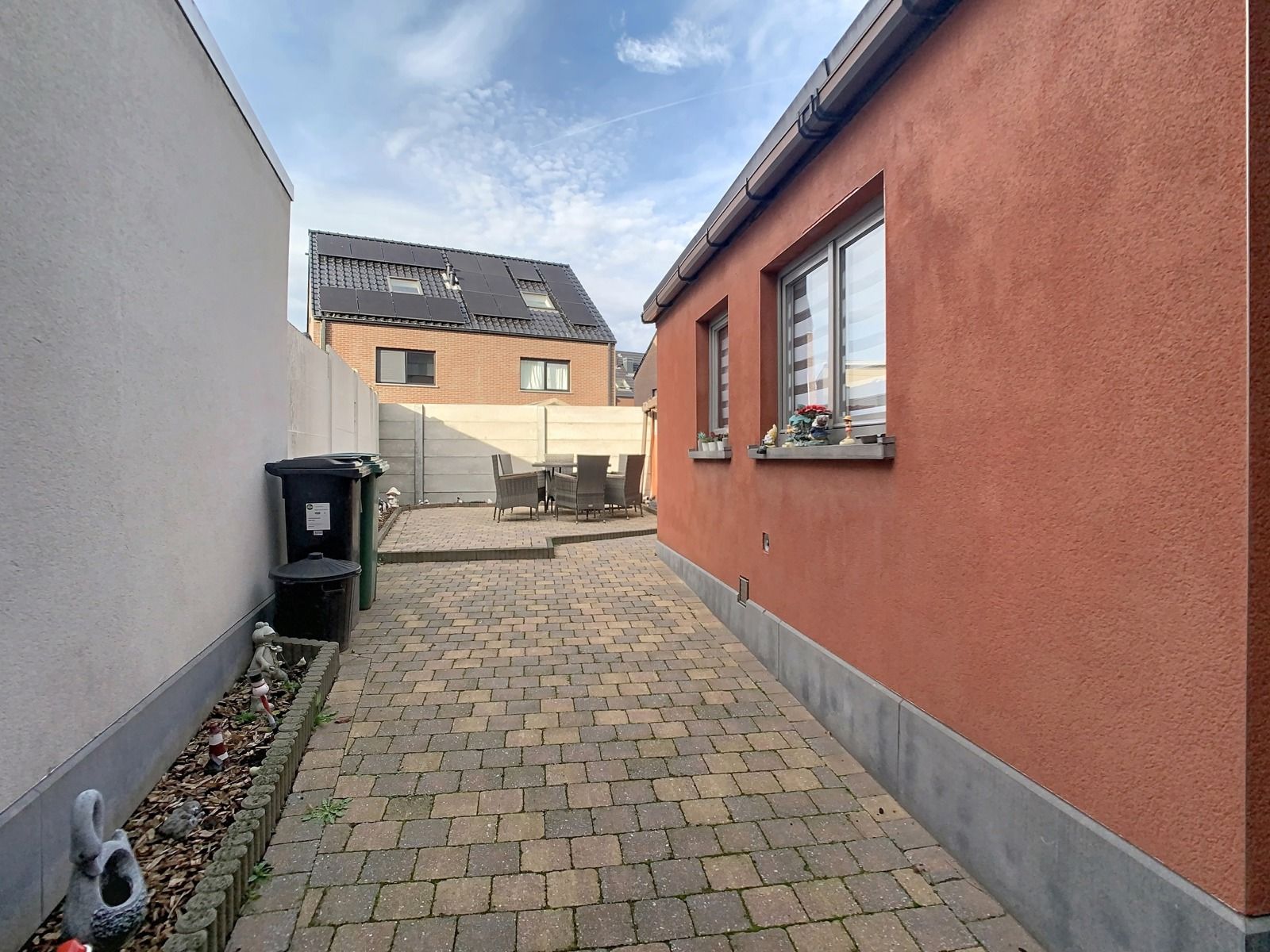 Praktische Rijwoning met 3 SLPK én tuin, te Gijzegem! foto 16