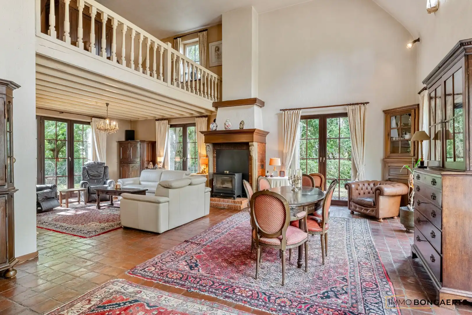 Prachtige villa met praktijkruimte en royale tuin in Houthalen-Oost foto 3