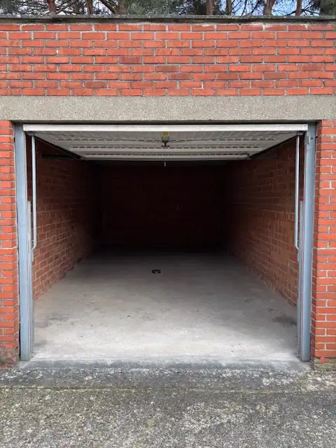 Ruime garagebox foto 3