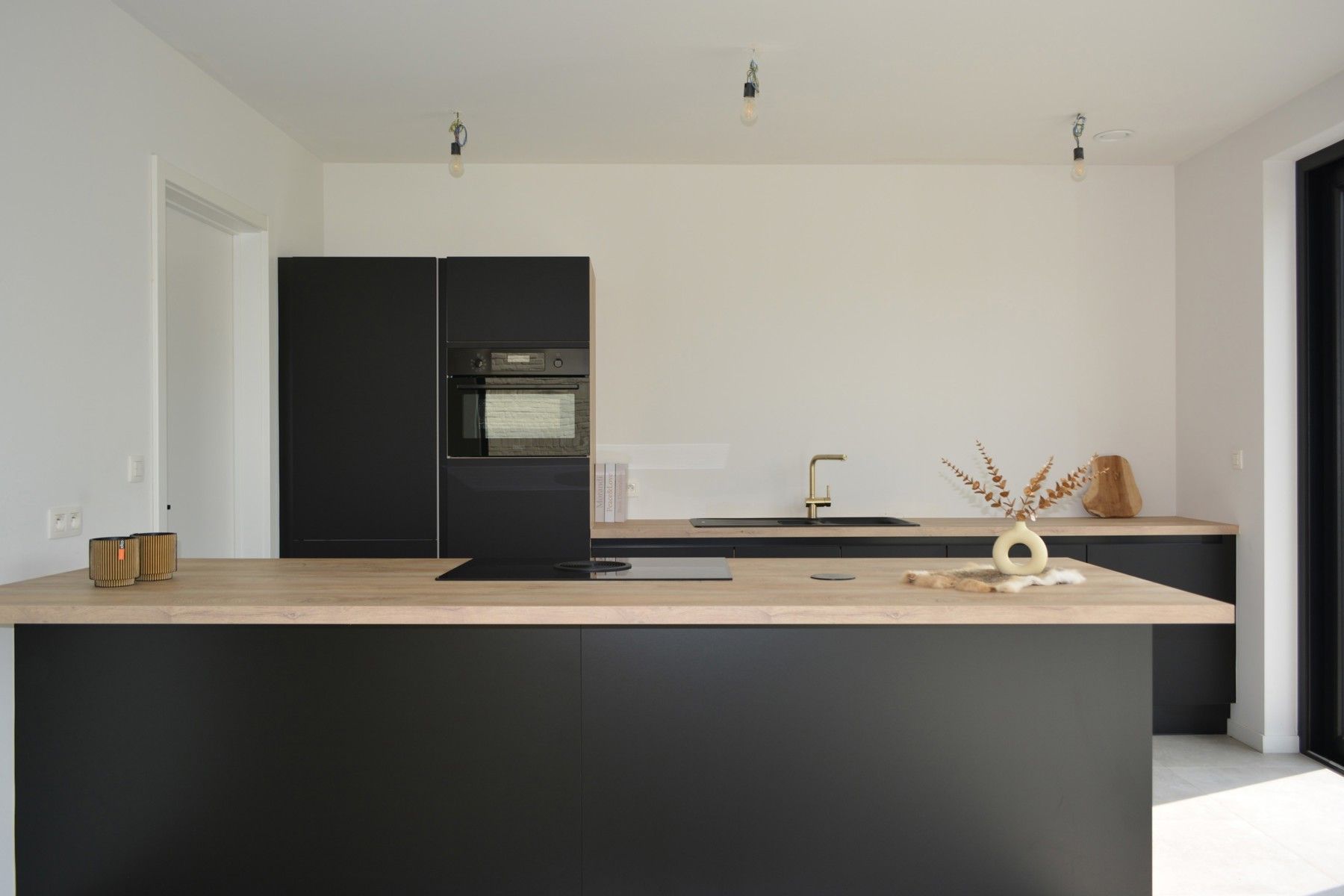 Knappe nieuwbouwwoning met bijgebouw op centrale locatie foto 5