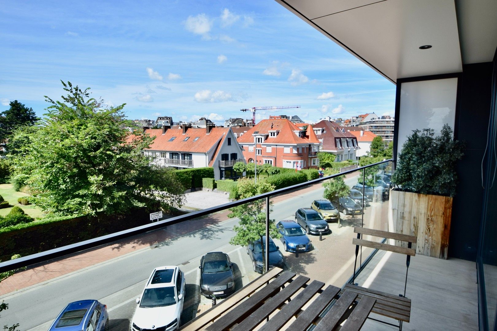 Fantastisch lichtrijk appartement met open zicht op enkele passen van de Zeedijk en de winkels. foto 4