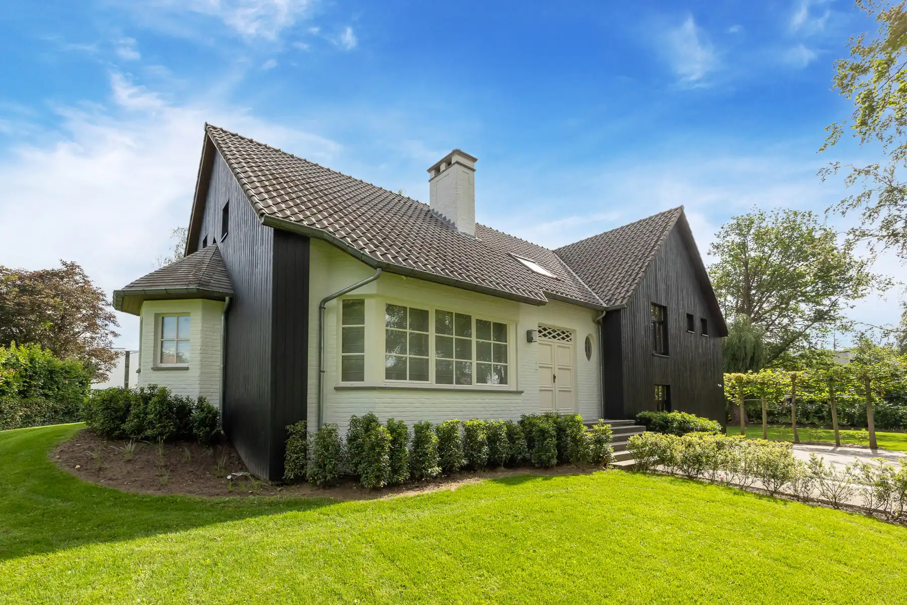 TIJDLOZE VILLA OP DE GRENS MET SCHILDE foto 3