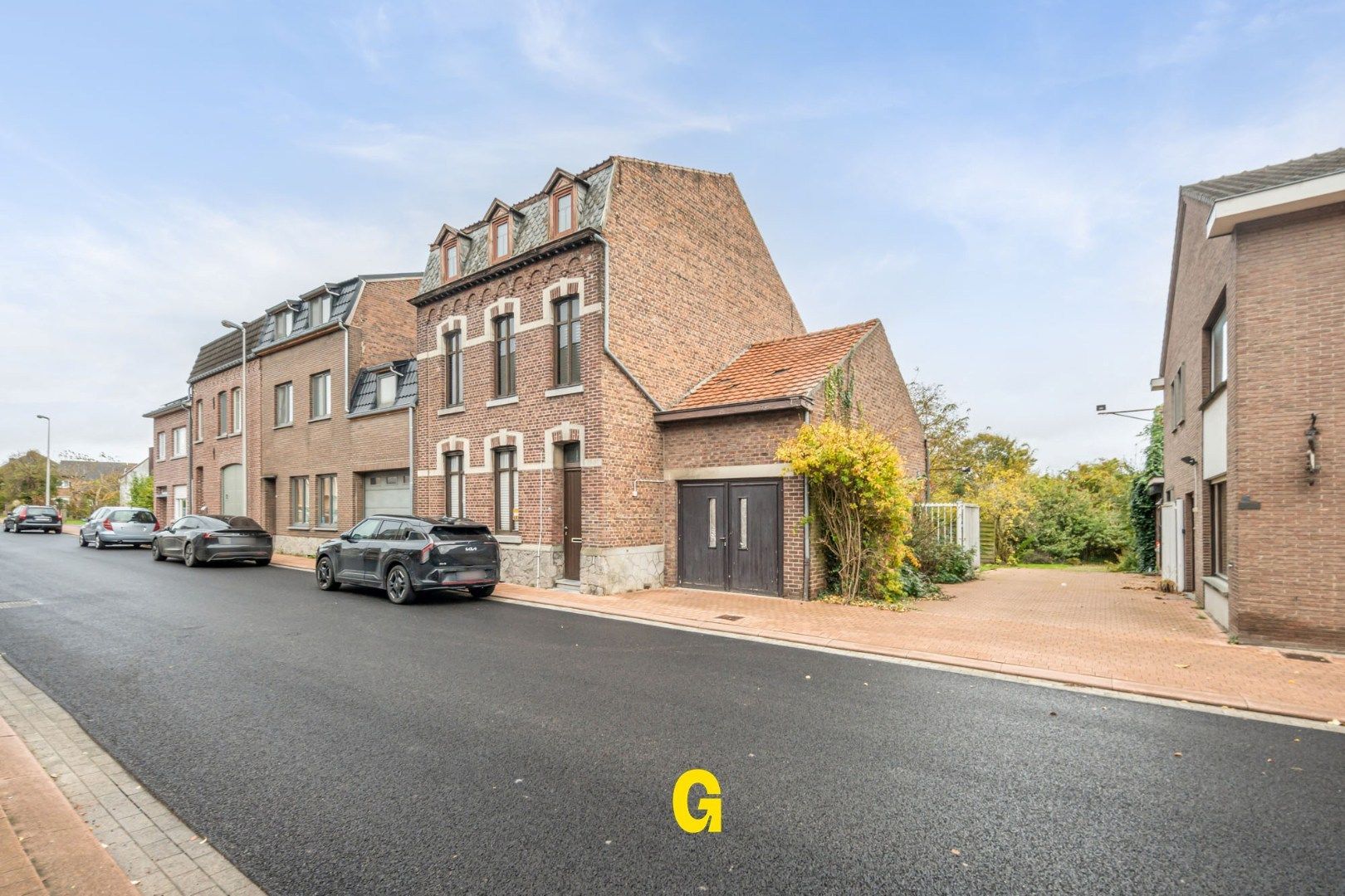 Karaktervolle te renoveren herenwoning met tuin en garage op wandelafstand van het centrum foto 3