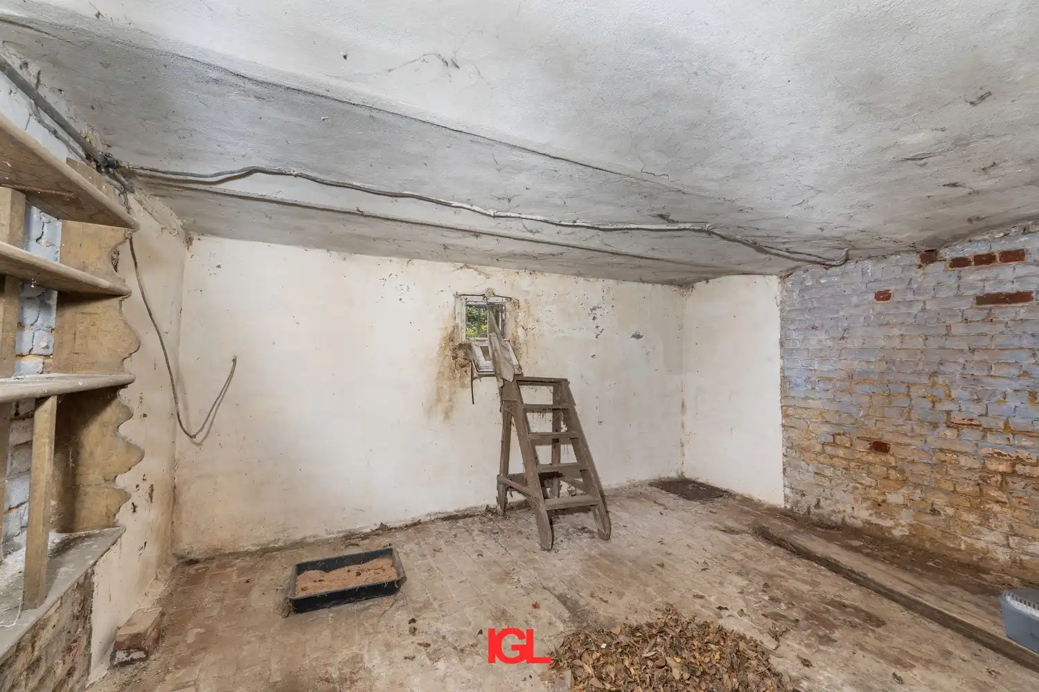 Te renoveren woning met grote tuin foto 16