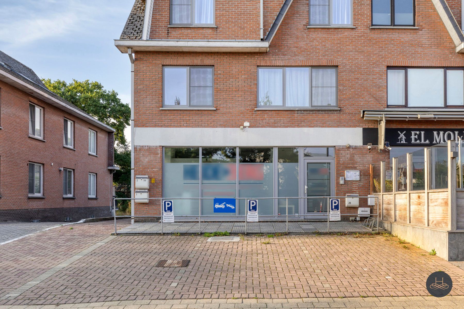 Veelzijdige handelszaak op centrale ligging foto 2