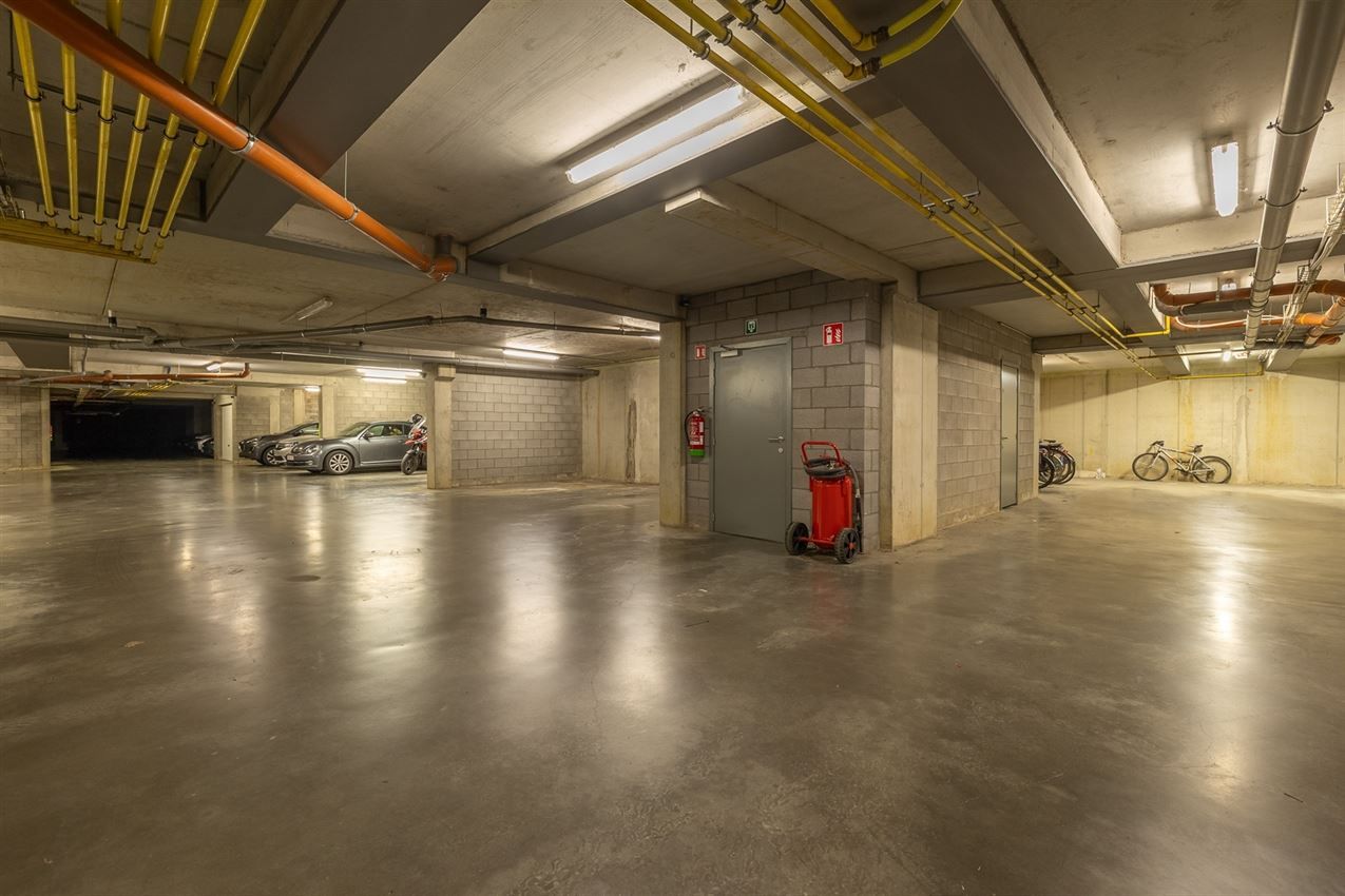Penthouse met 3 slpk., riant terras, autostaanplaats en kelderberging foto 26