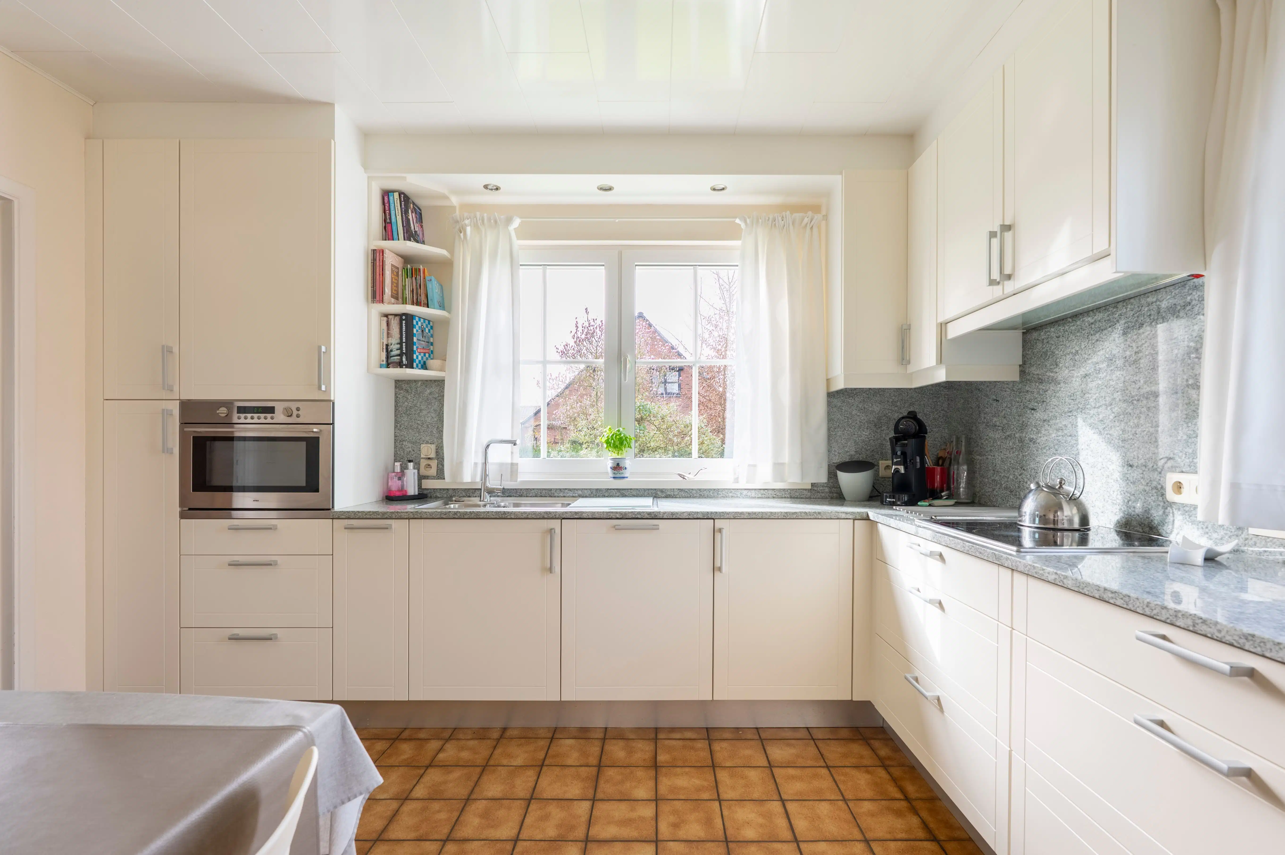 Charmant landhuis met zonnige tuin in rustige woonwijk te Ekeren! foto 7