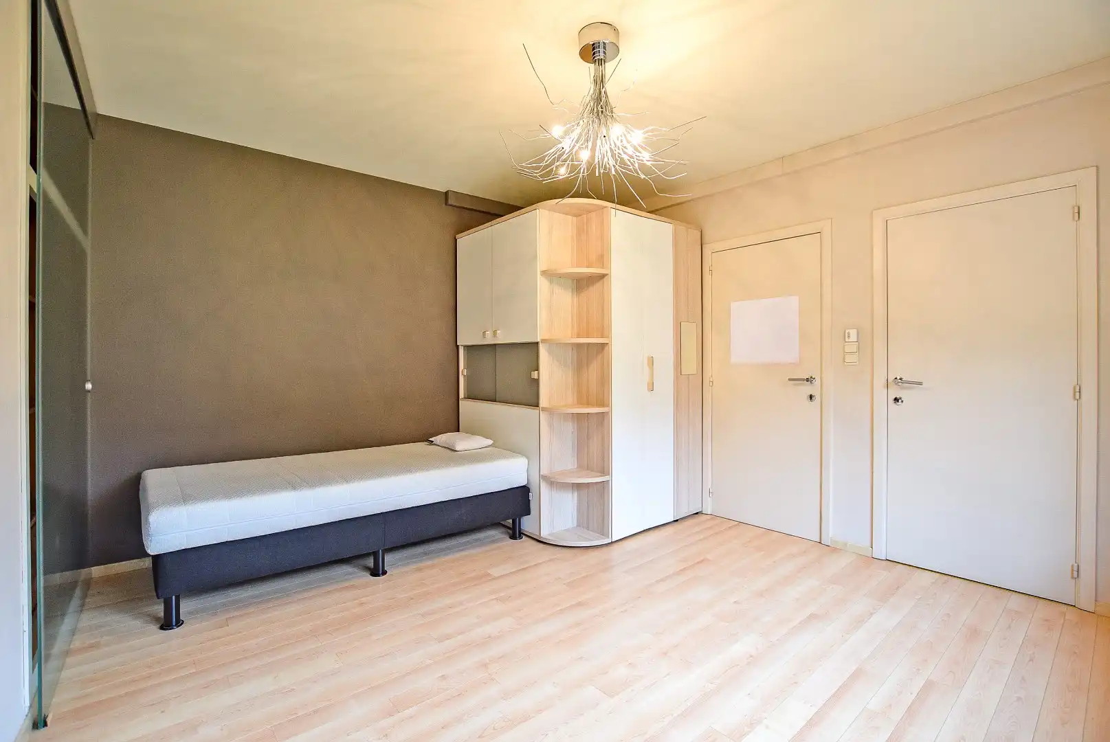 Kwalitatief afgewerkte woning met handelsruimte (536m² bewoonbaar) op een toplocatie. foto 15