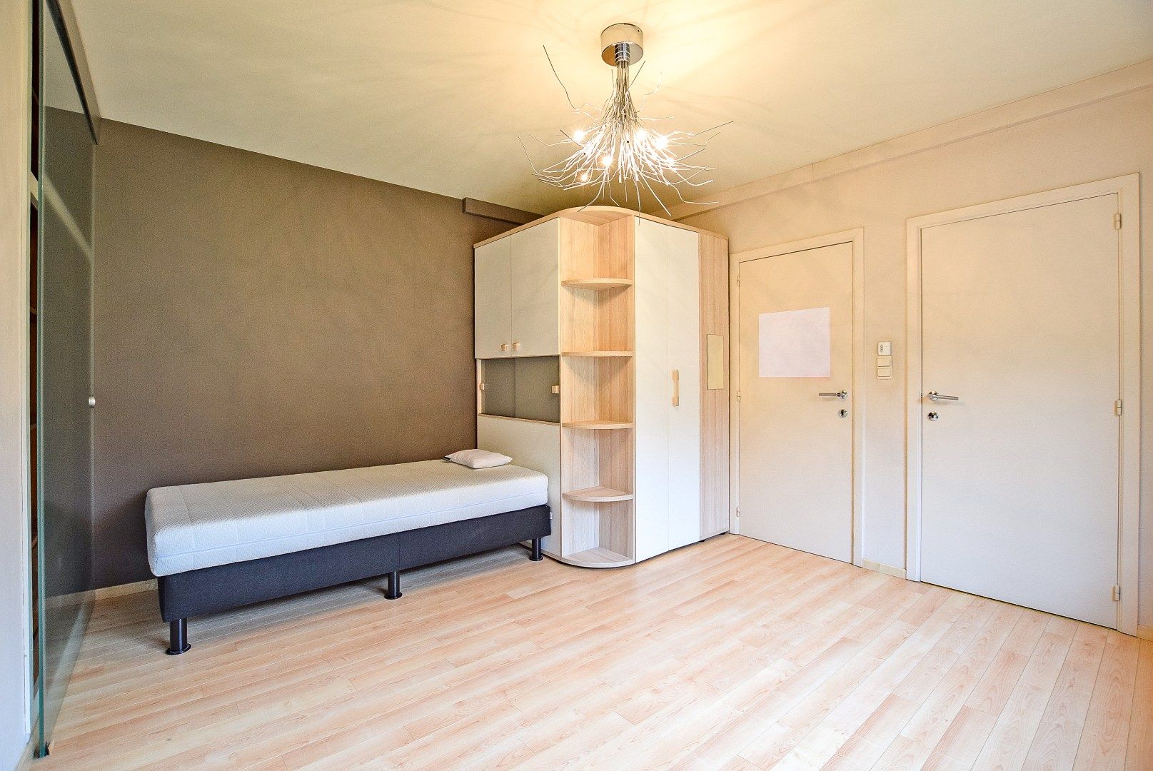 Kwalitatief afgewerkte woning met handelsruimte (536m² bewoonbaar) op een toplocatie. foto 15