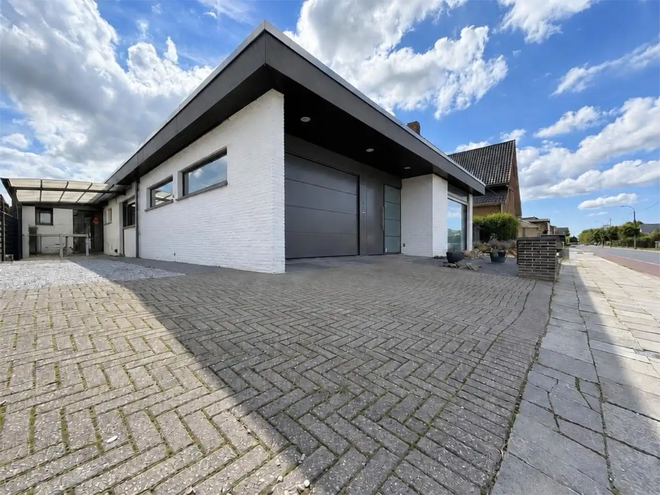 Alleenstaande woning met handelsruimte foto 19