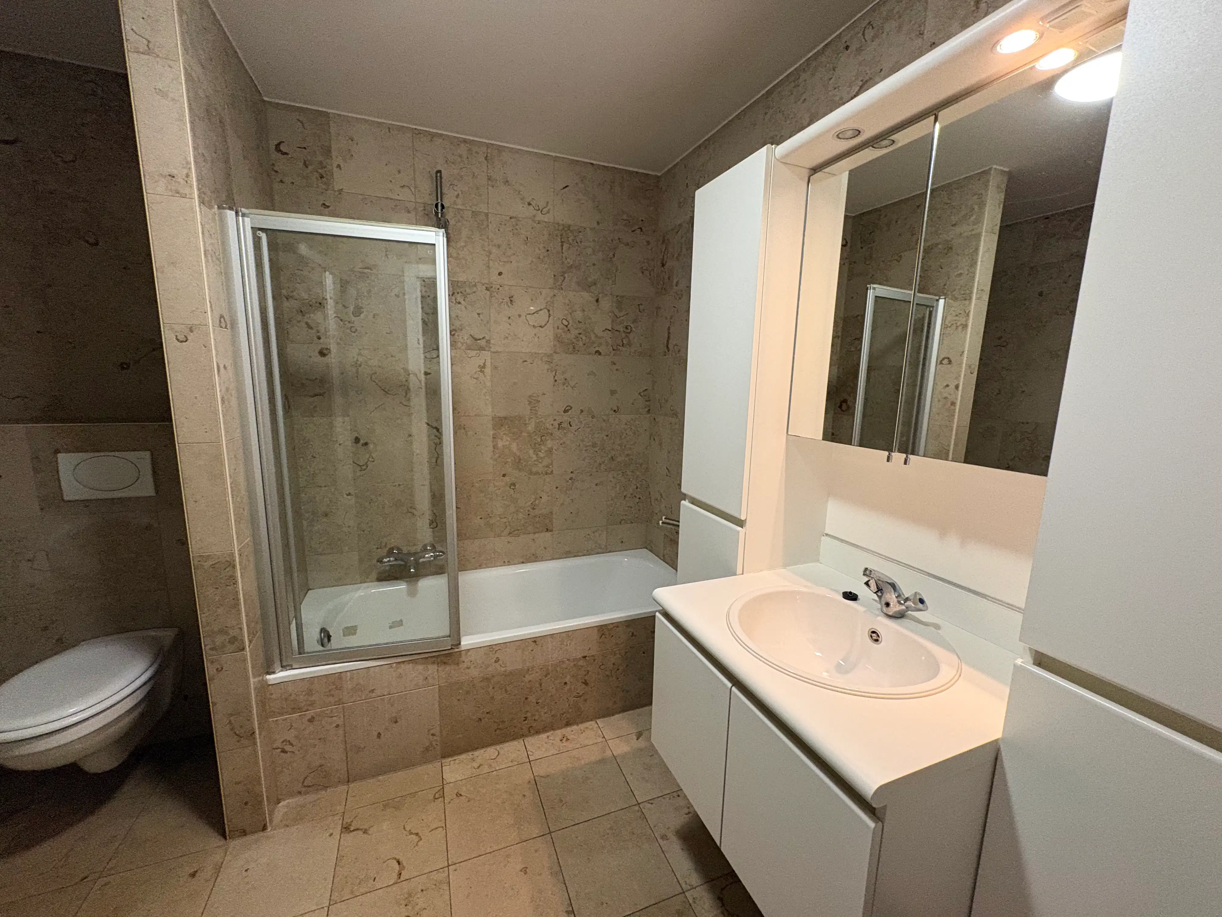 Heel ruim appartement met drie slaapkamers en twee terrassen te Zeebrugge. Mooi uitzicht op de Haven. foto 8