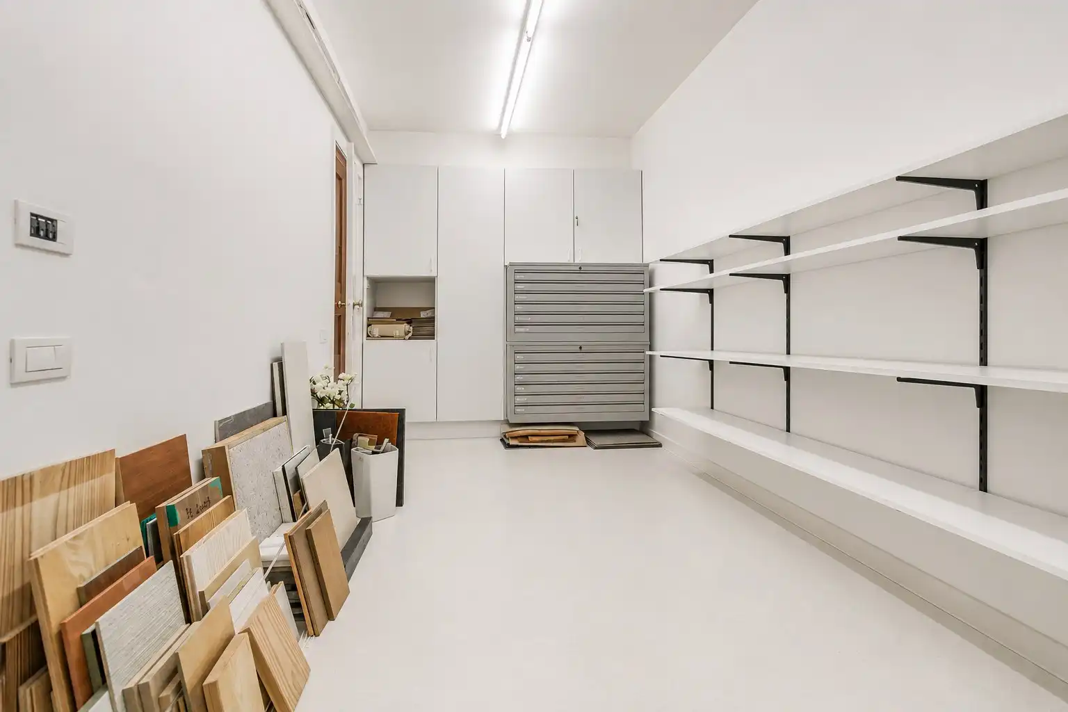 Ingericht en gemeubeld handelspand in een zijstraat van de Dumortierlaan te koop foto 5