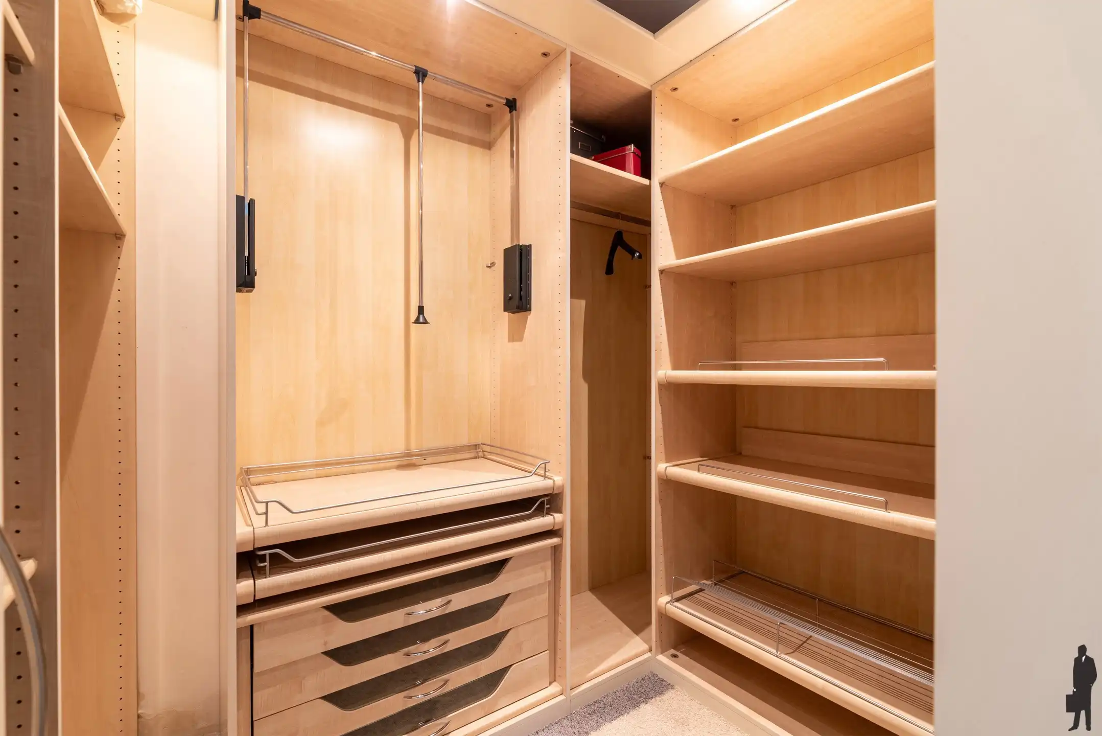 Ontdek dit uitzonderlijk ruime en goed gelegen appartement in het hart van Hoogstraten. Met een royale woonruimte van maar liefst 80 m² foto 28