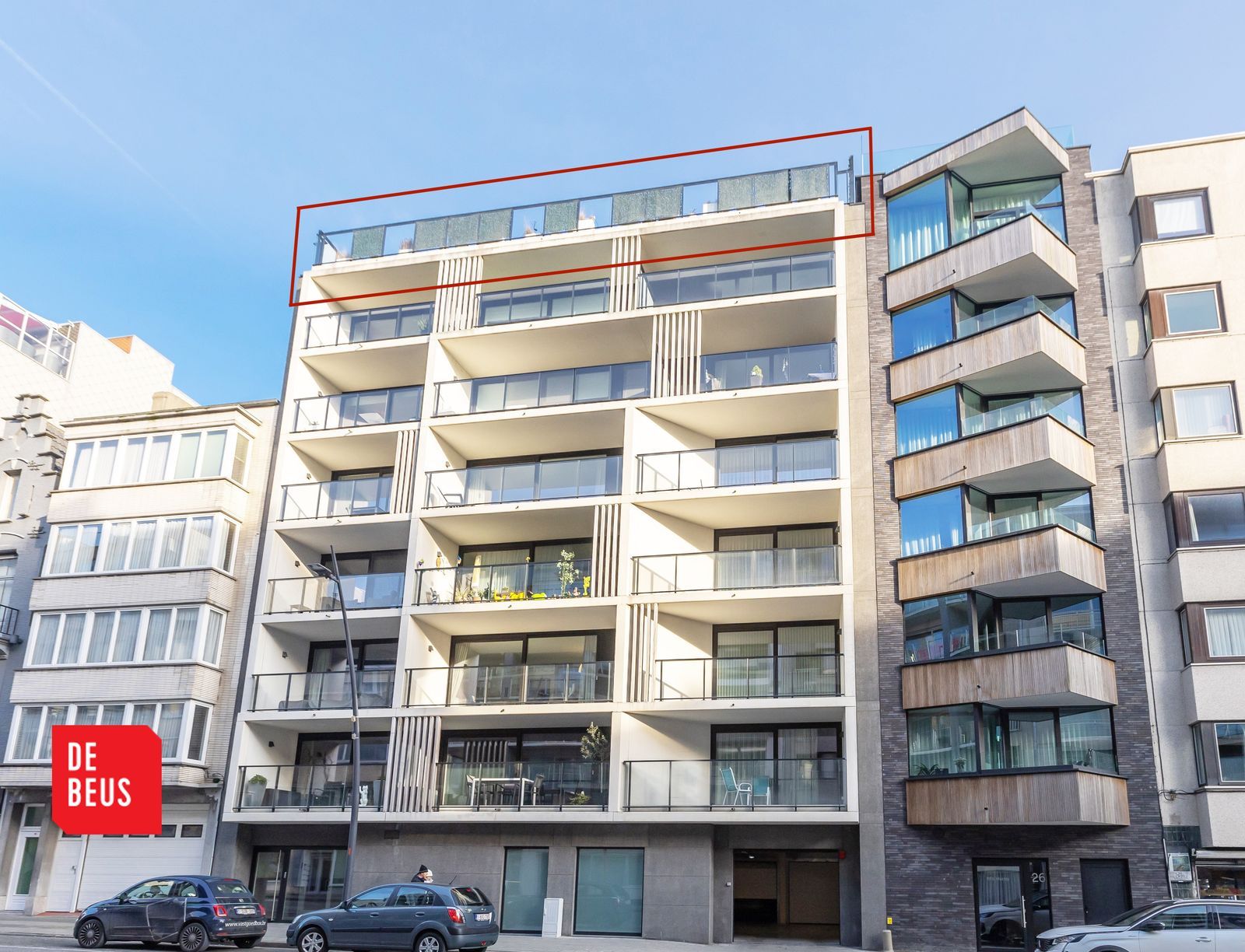 Exclusief penthouse appartement met 3 slpk en zonovergoten terrassen op een zucht van de zee foto {{pictureIndex}}