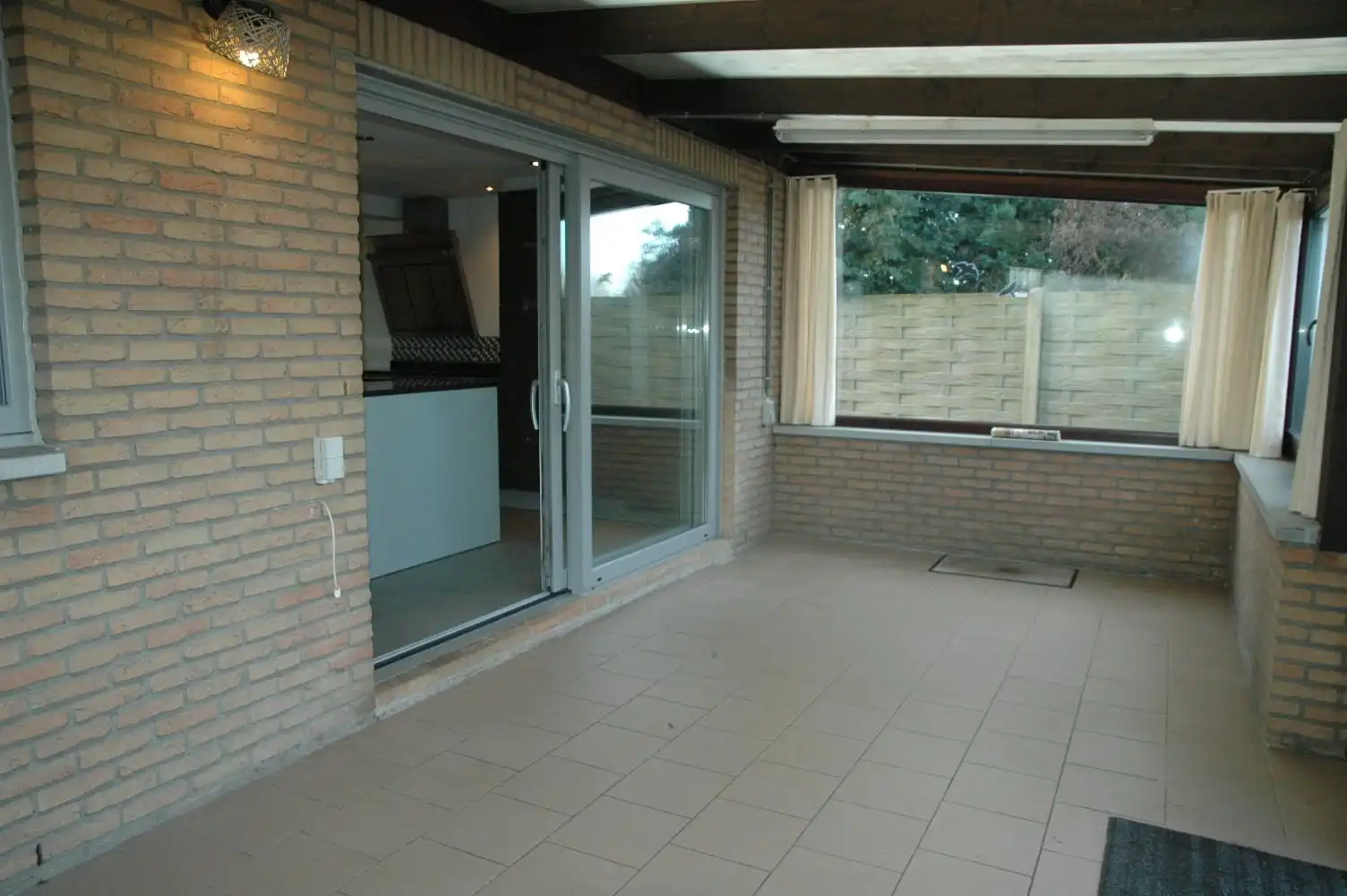 Degelijke gezinswoning met achterliggende loods/garage. foto 5