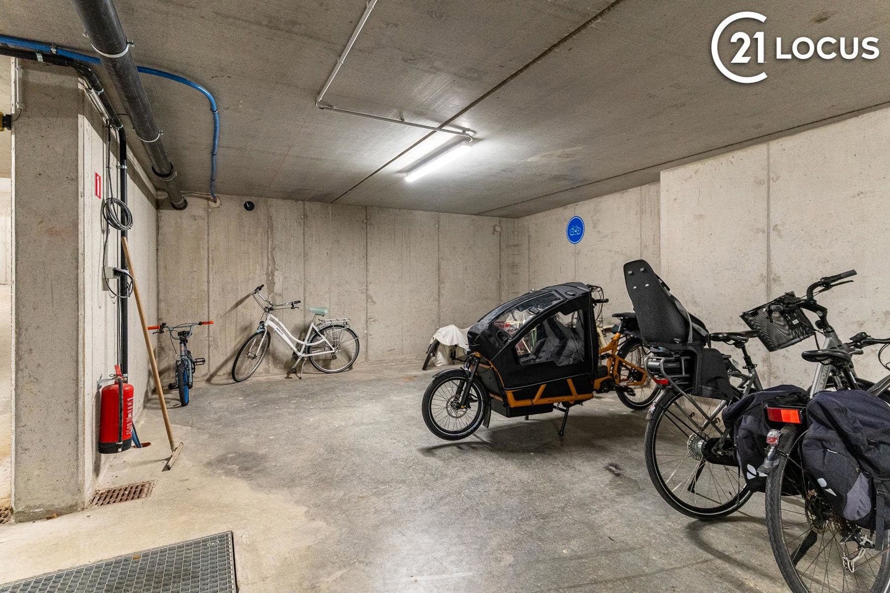 Comfortabel 2-slpk app. met terras & parking in Melsele foto 14